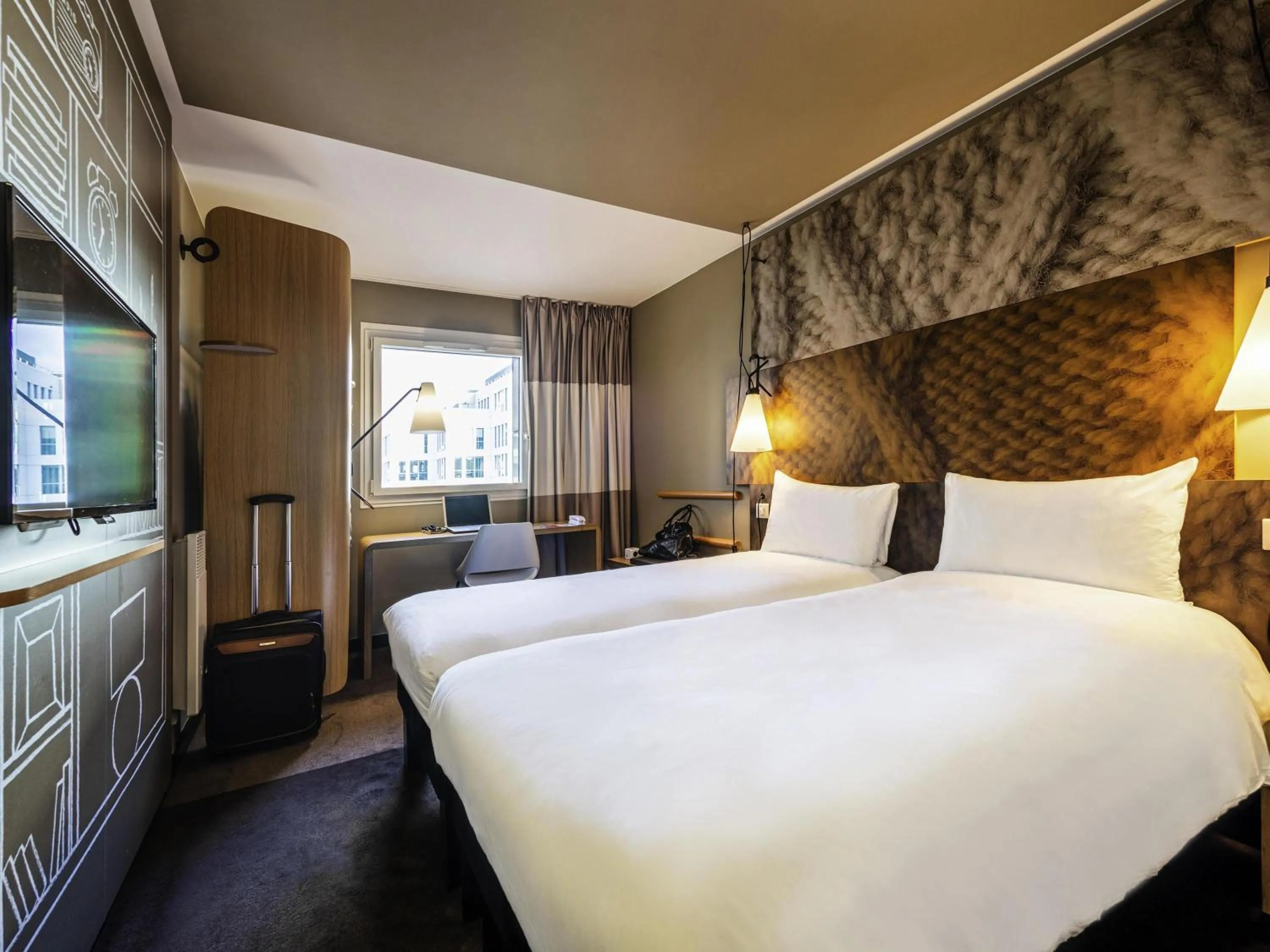 Bedroom, Bed in ibis Nanterre La Défense