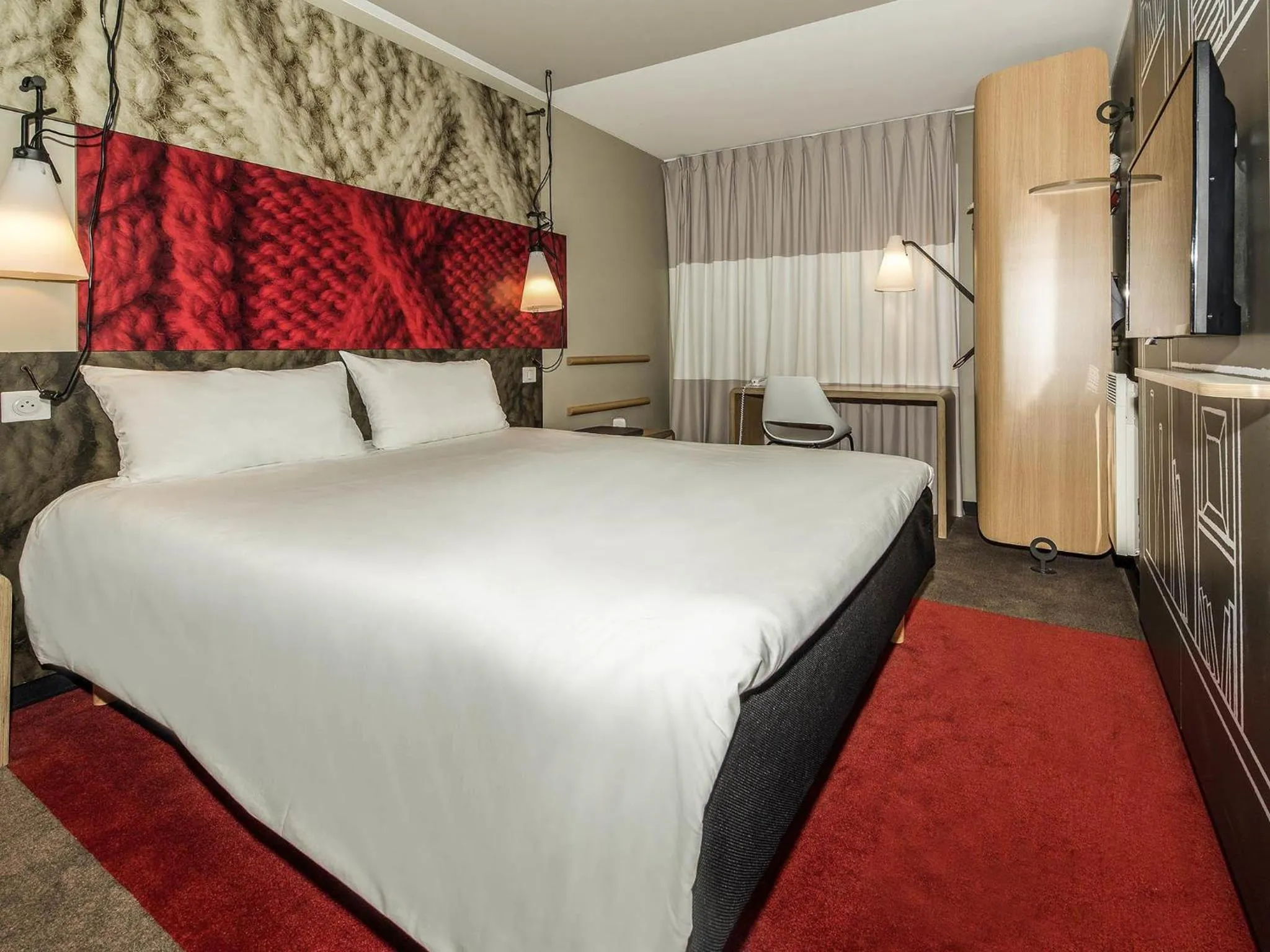 Bedroom, Bed in ibis Nanterre La Défense