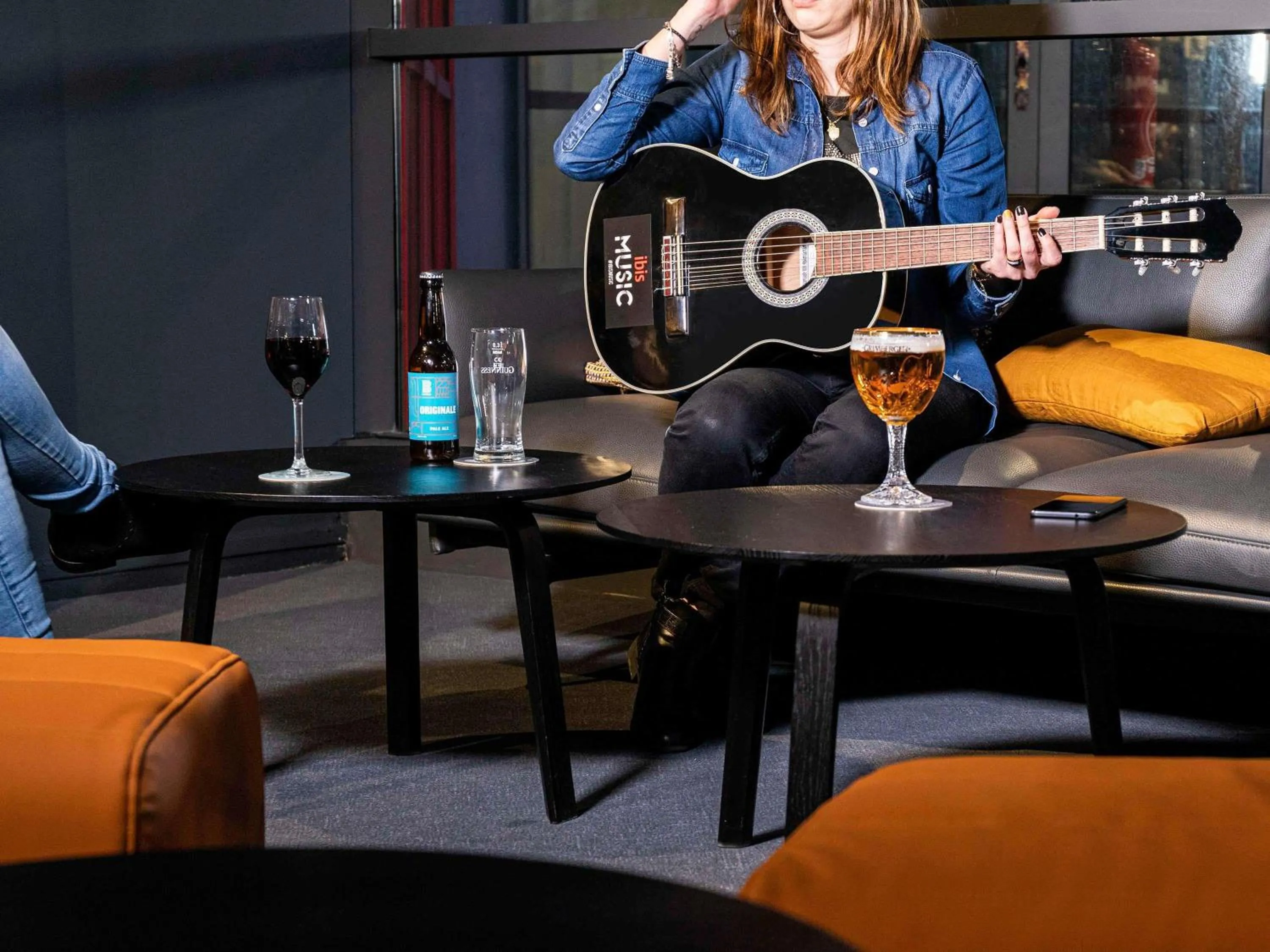 Lounge or bar in ibis Nanterre La Défense