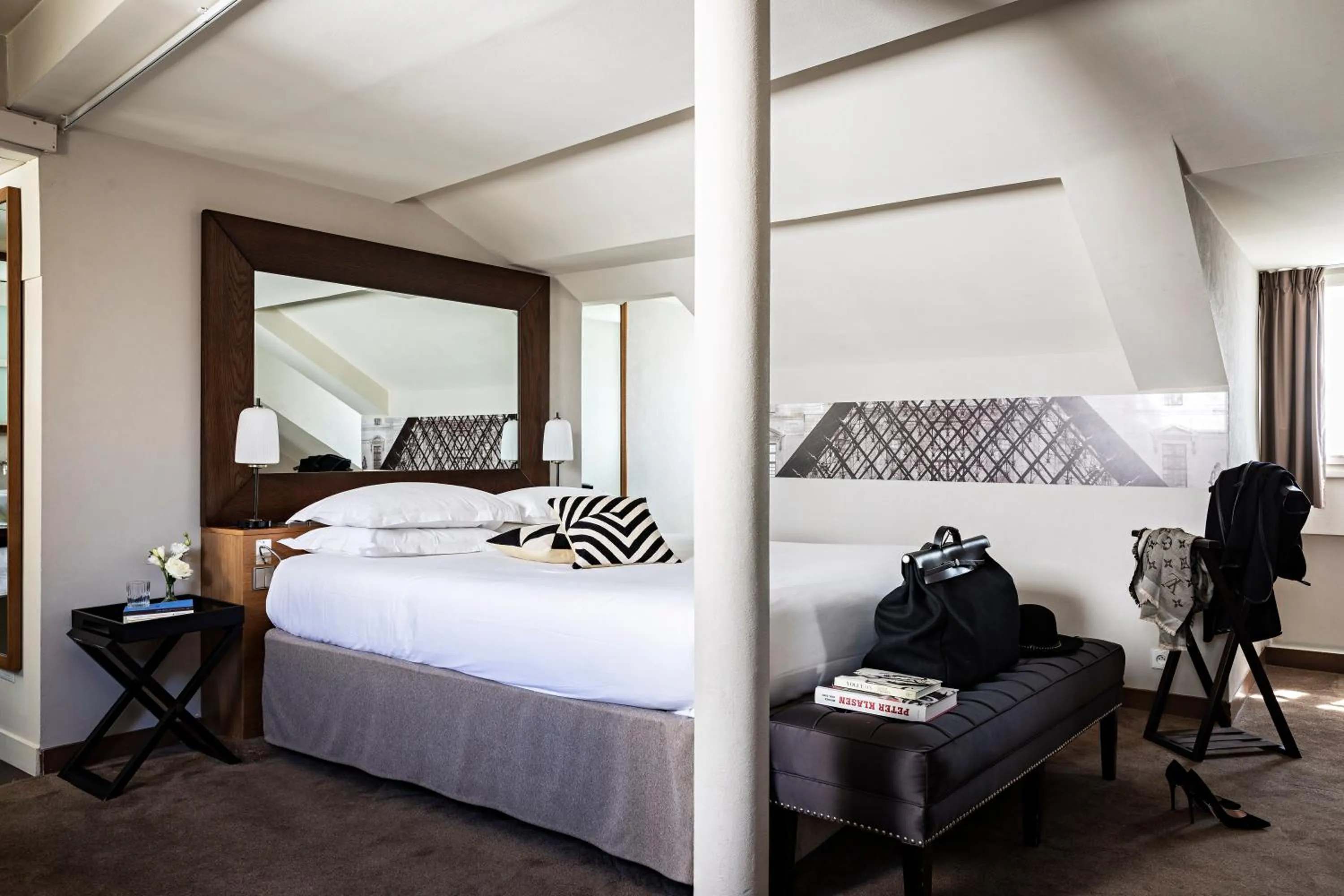 Bedroom, Bed in Holiday Inn Paris Palais de l'Elysée by IHG