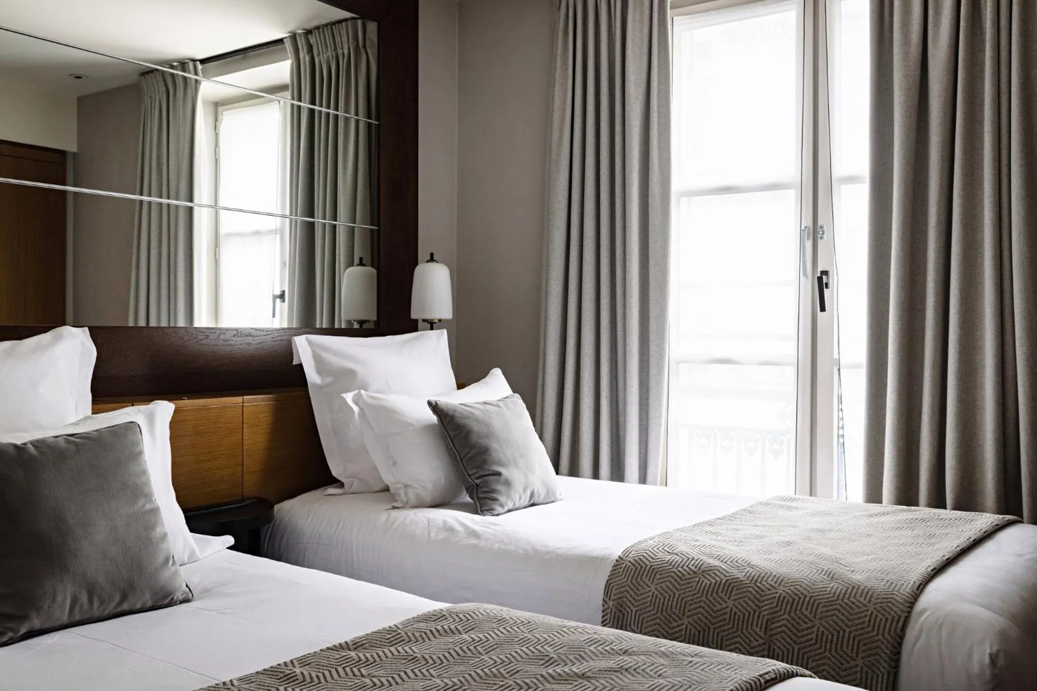 Photo of the whole room, Bed in Holiday Inn Paris Palais de l'Elysée by IHG