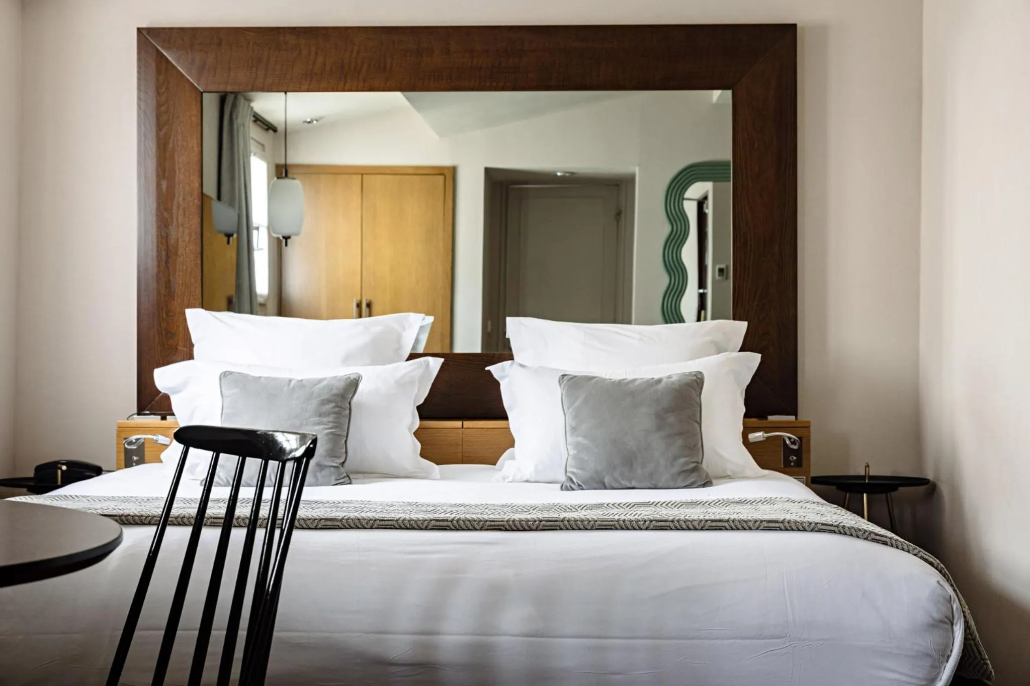 Photo of the whole room, Bed in Holiday Inn Paris Palais de l'Elysée by IHG