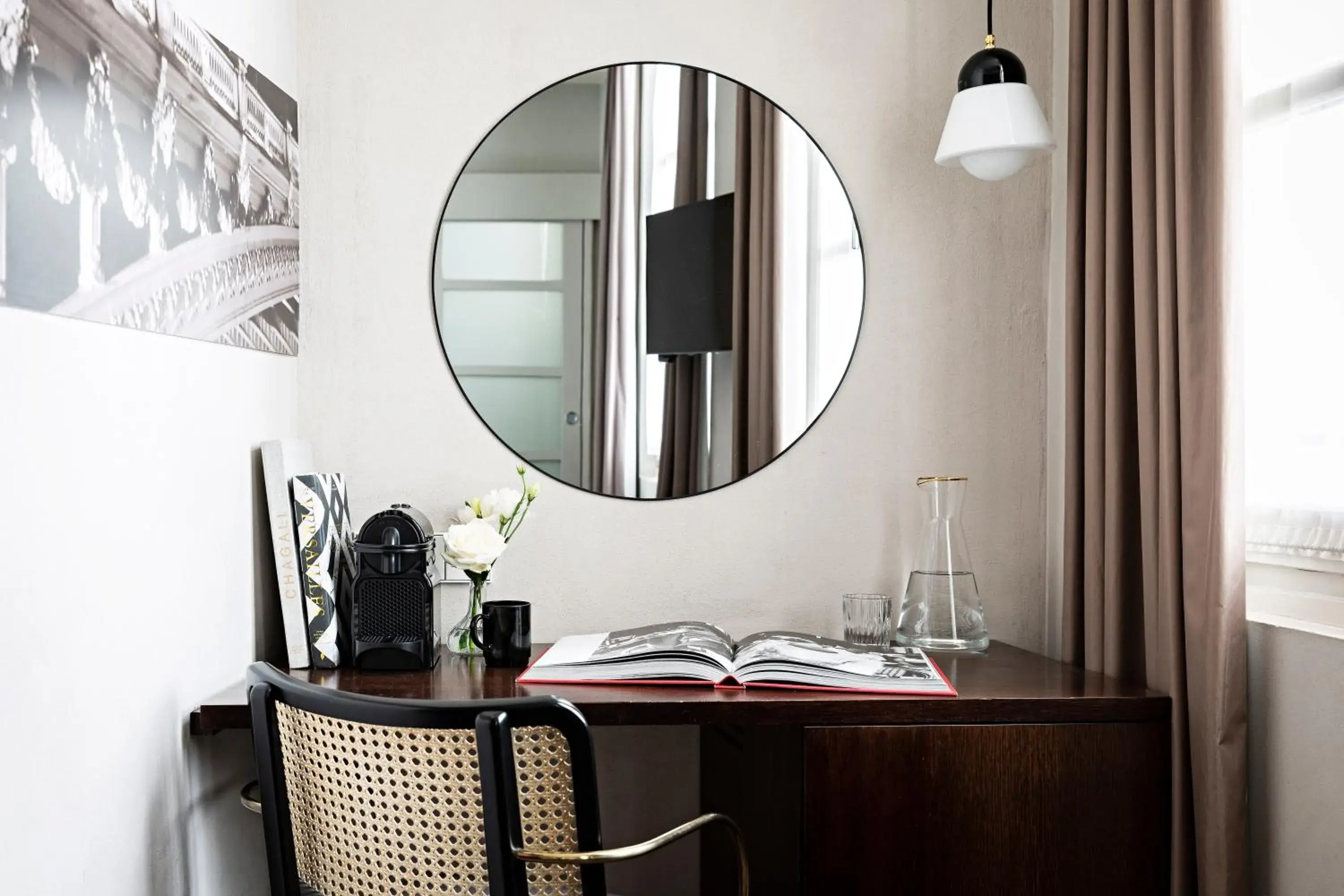 Standard Double Room - Disability Access in Holiday Inn Paris Palais de l'Elysée by IHG Standard Double Room - Disability Access in Holiday Inn Paris Palais de l'Elysée by IHG