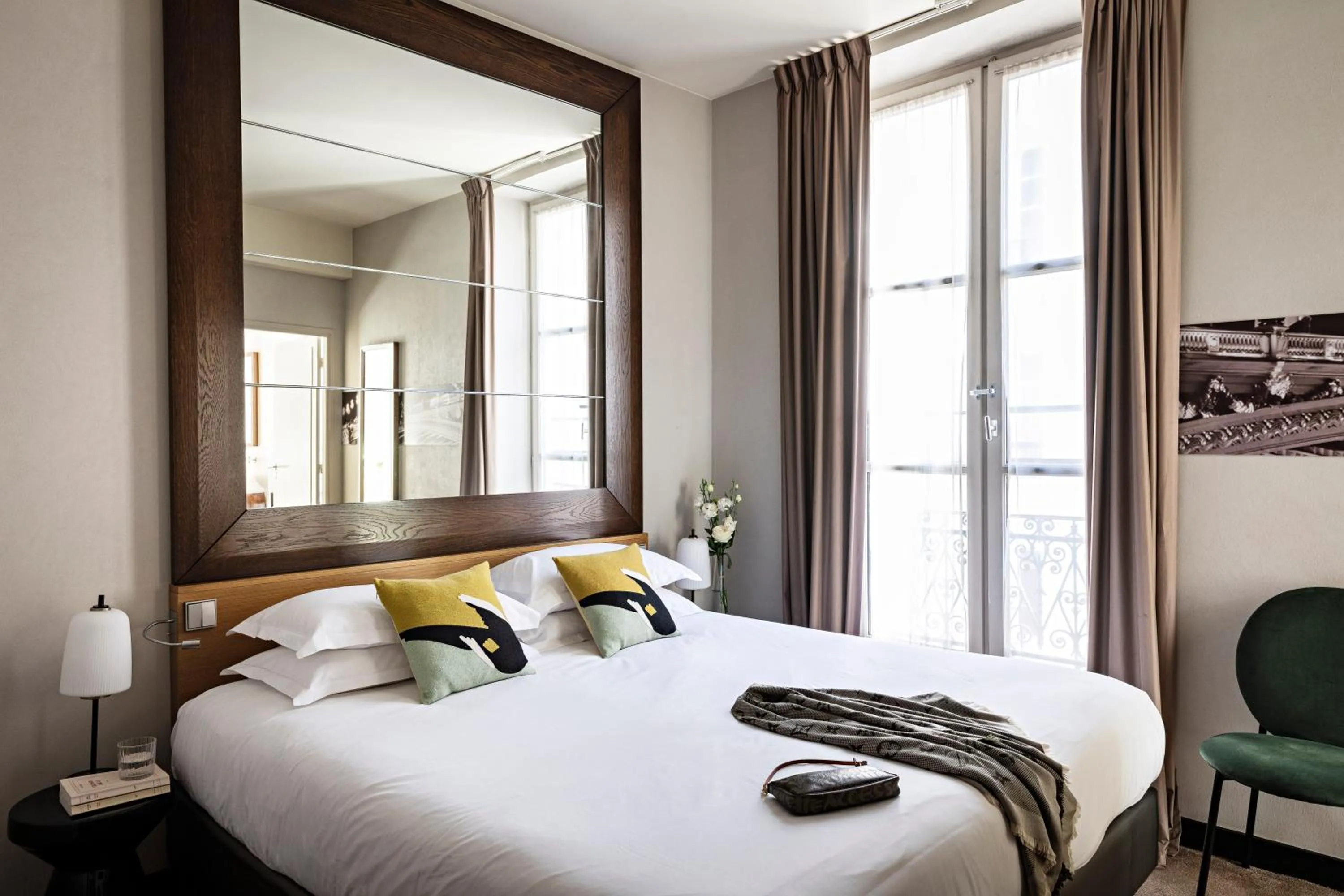 Bedroom, Bed in Holiday Inn Paris Palais de l'Elysée by IHG