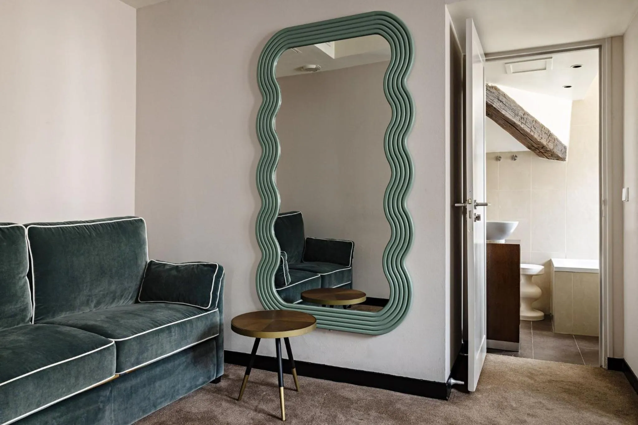 Photo of the whole room in Holiday Inn Paris Palais de l'Elysée by IHG