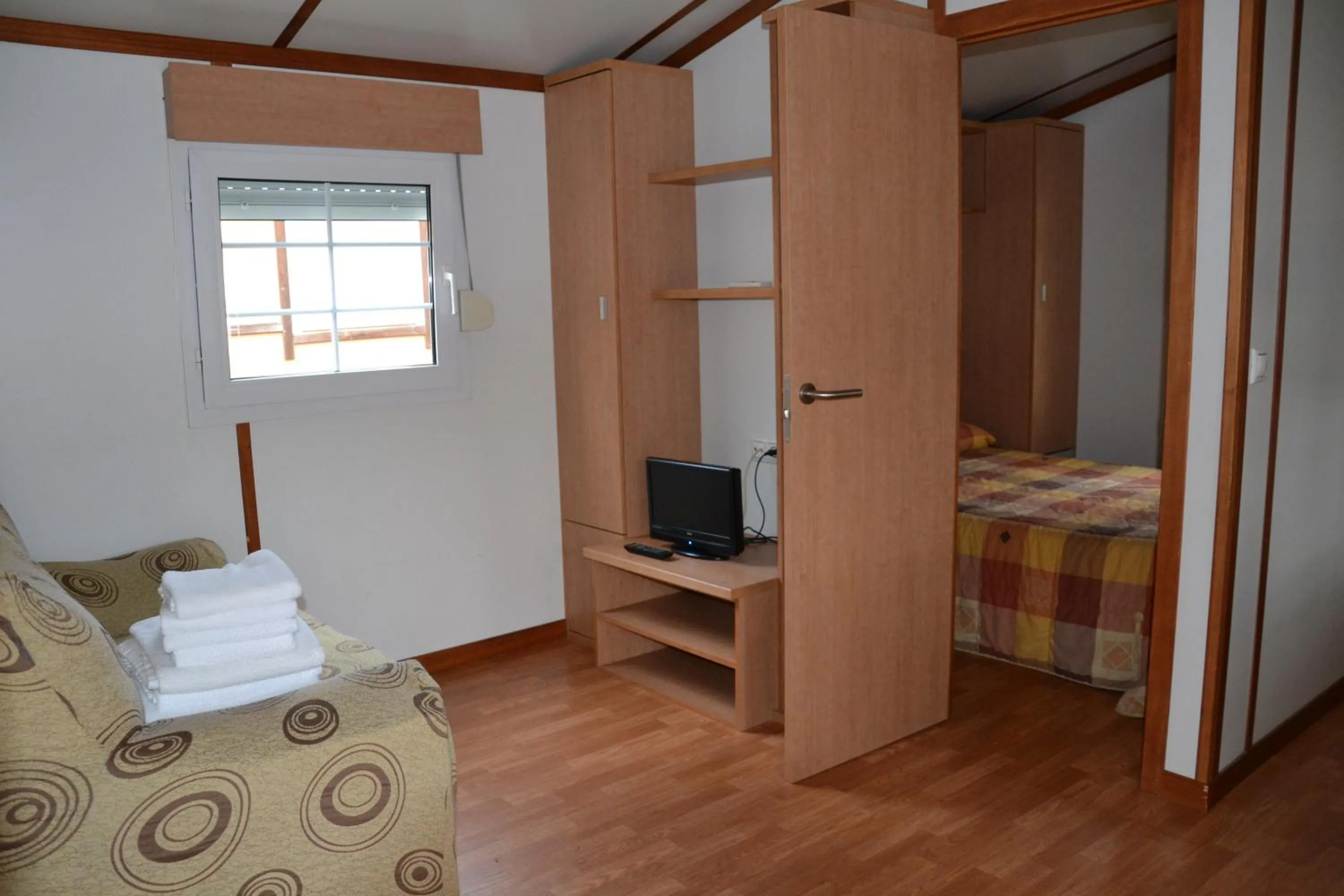Communal lounge/ TV room, Bed in Camping Fuentes Blancas