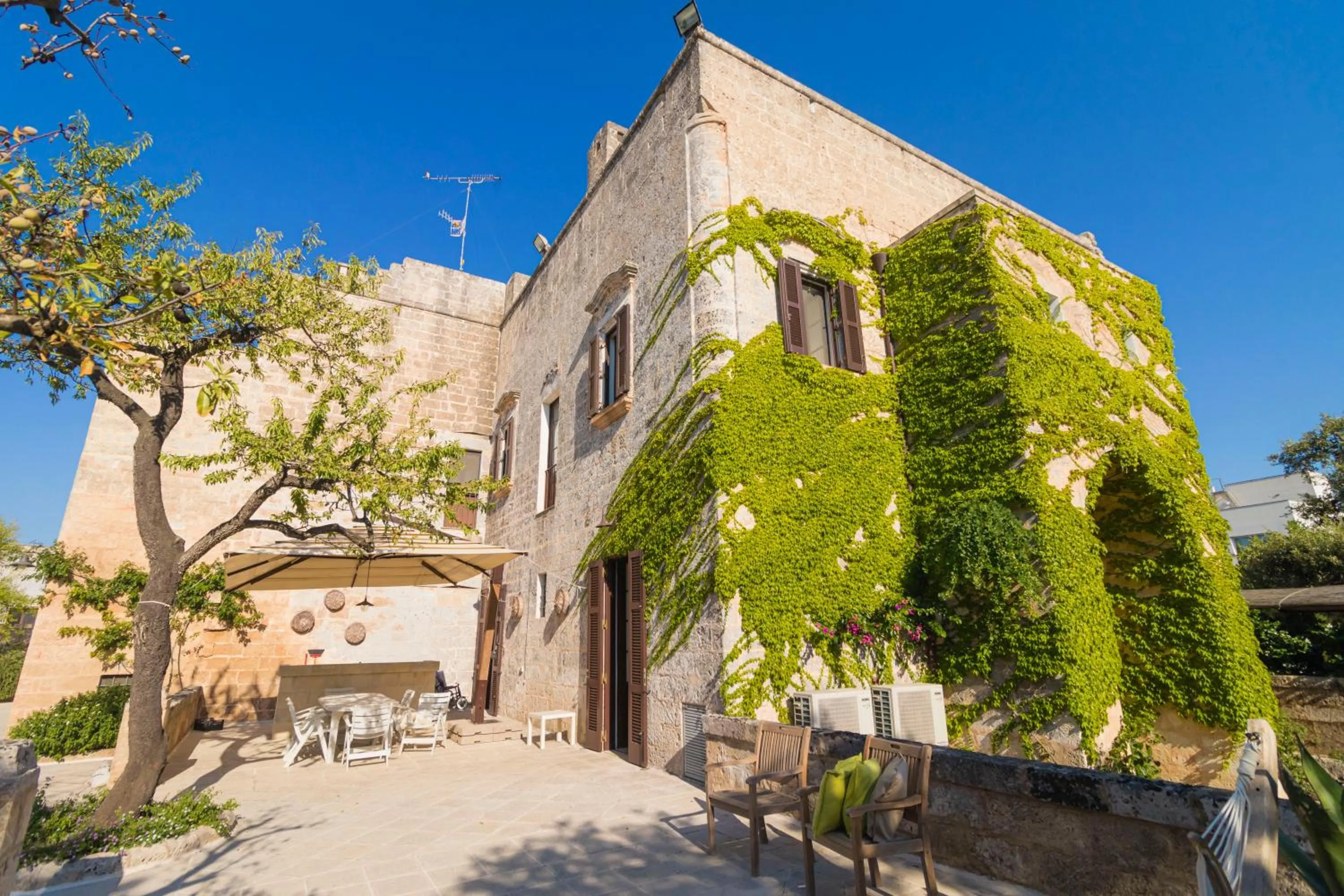 Garden in Villa Romasi