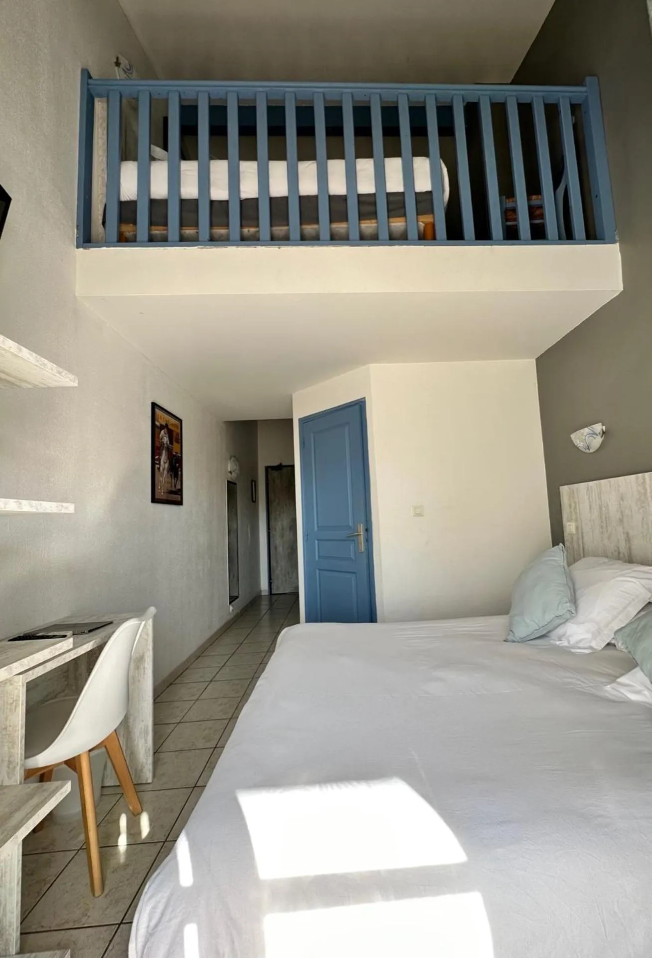 Bedroom, Bed in Hotel Les Palmiers En Camargue