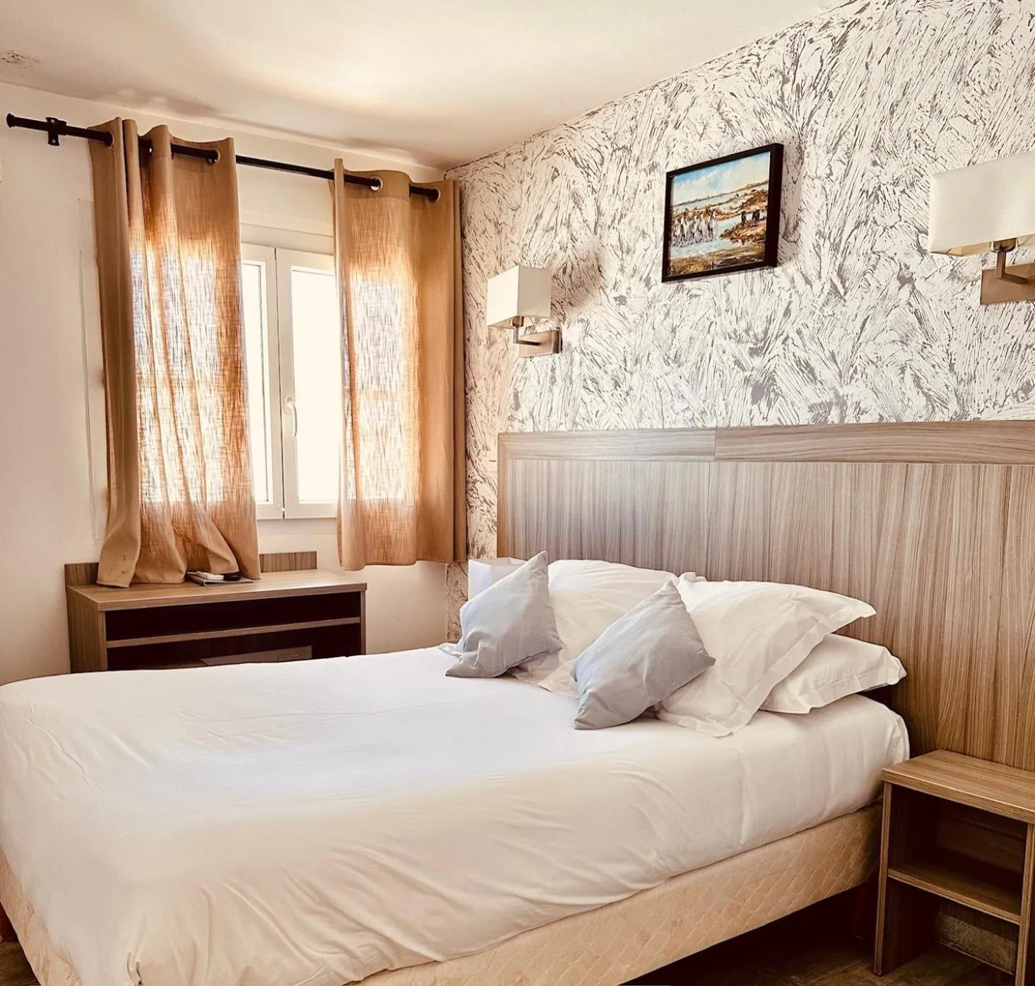 Bedroom, Bed in Hotel Les Palmiers En Camargue