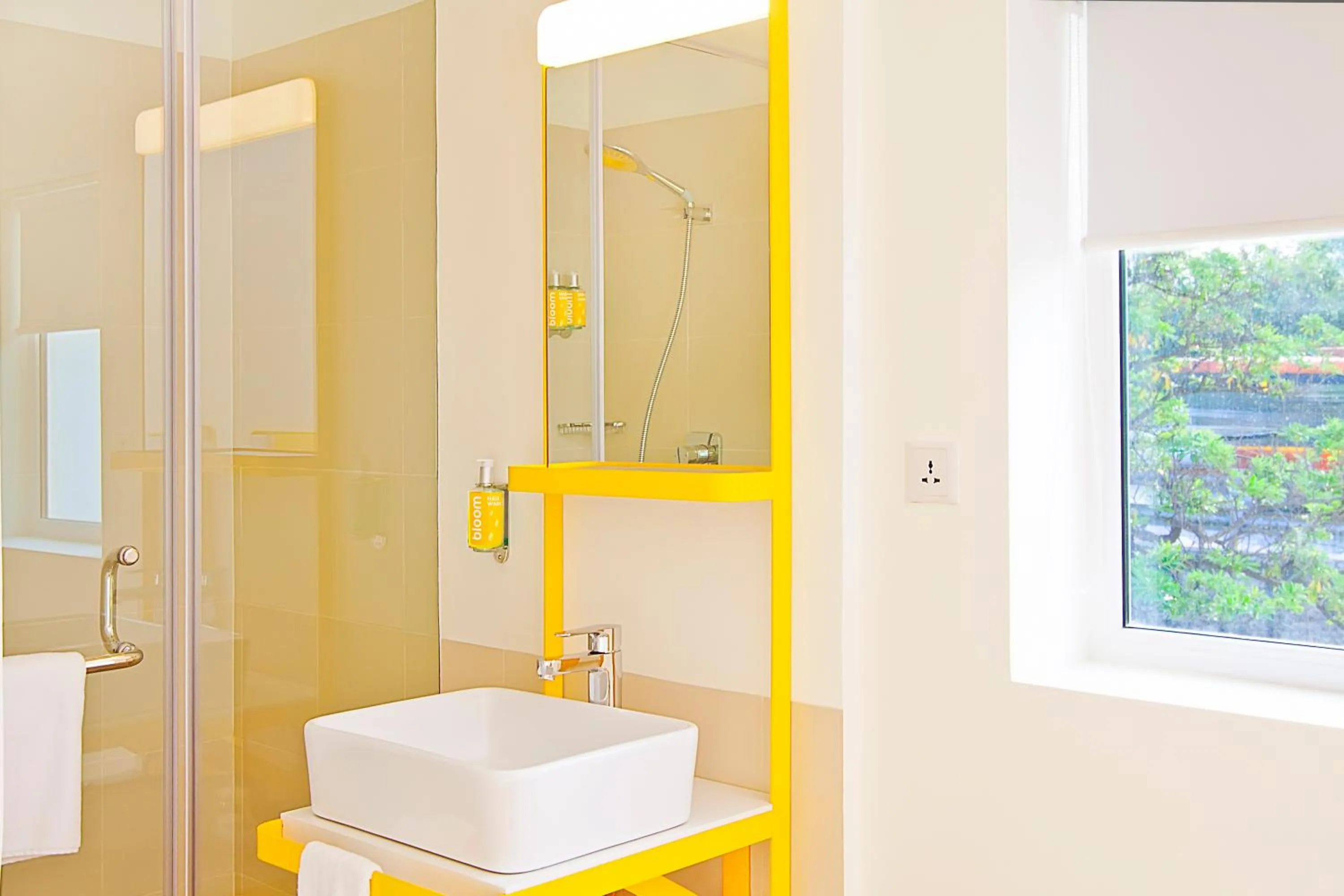 Bathroom in Bloomrooms @ New Delhi Railway Station