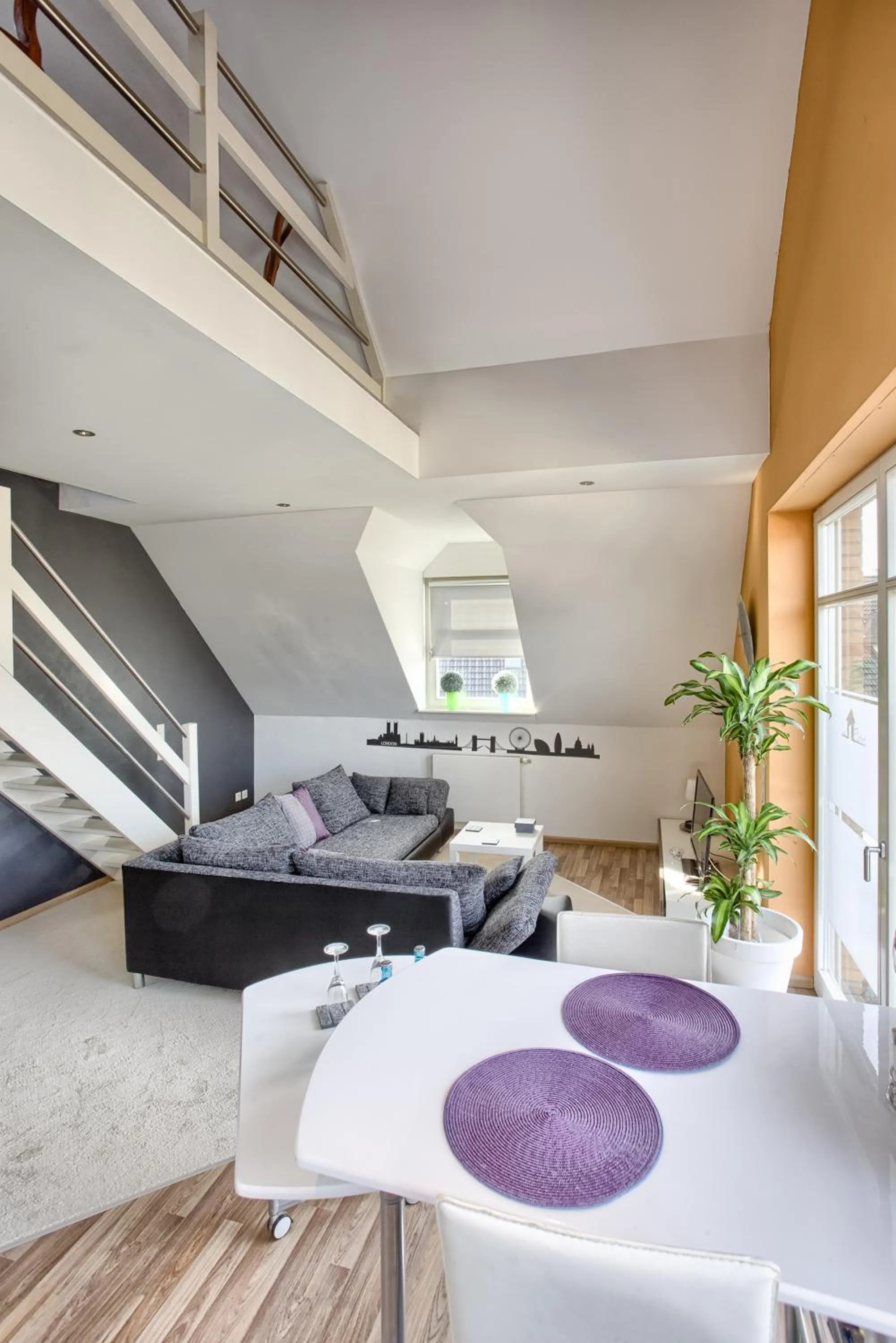 Seating area, Bed in Villa Eltins