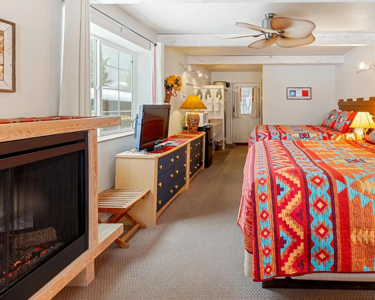 Photo of the whole room, Bed in Hot Springs Inn