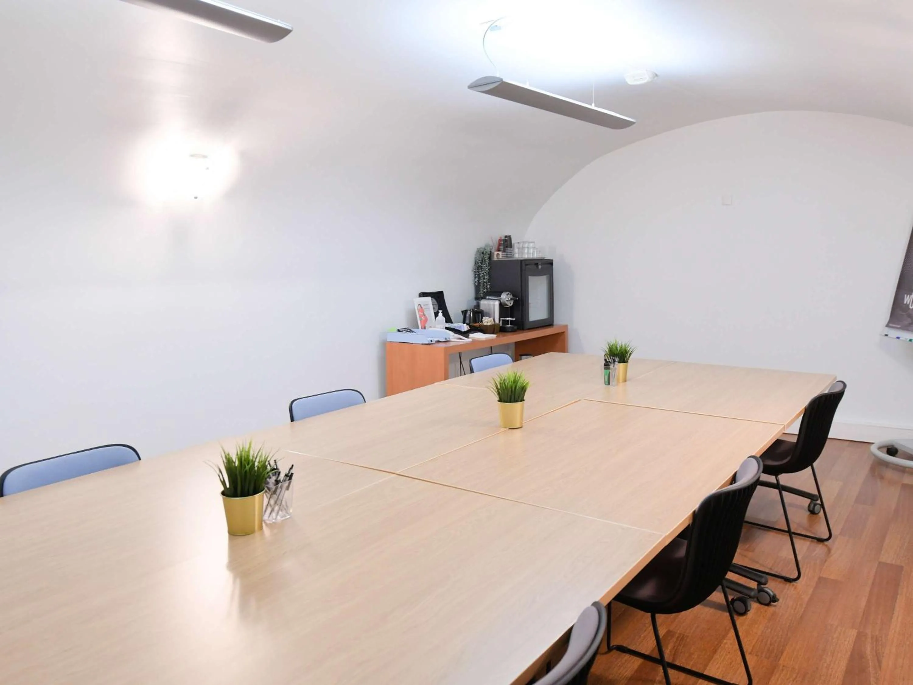 Property building in ibis Paris Opera La Fayette