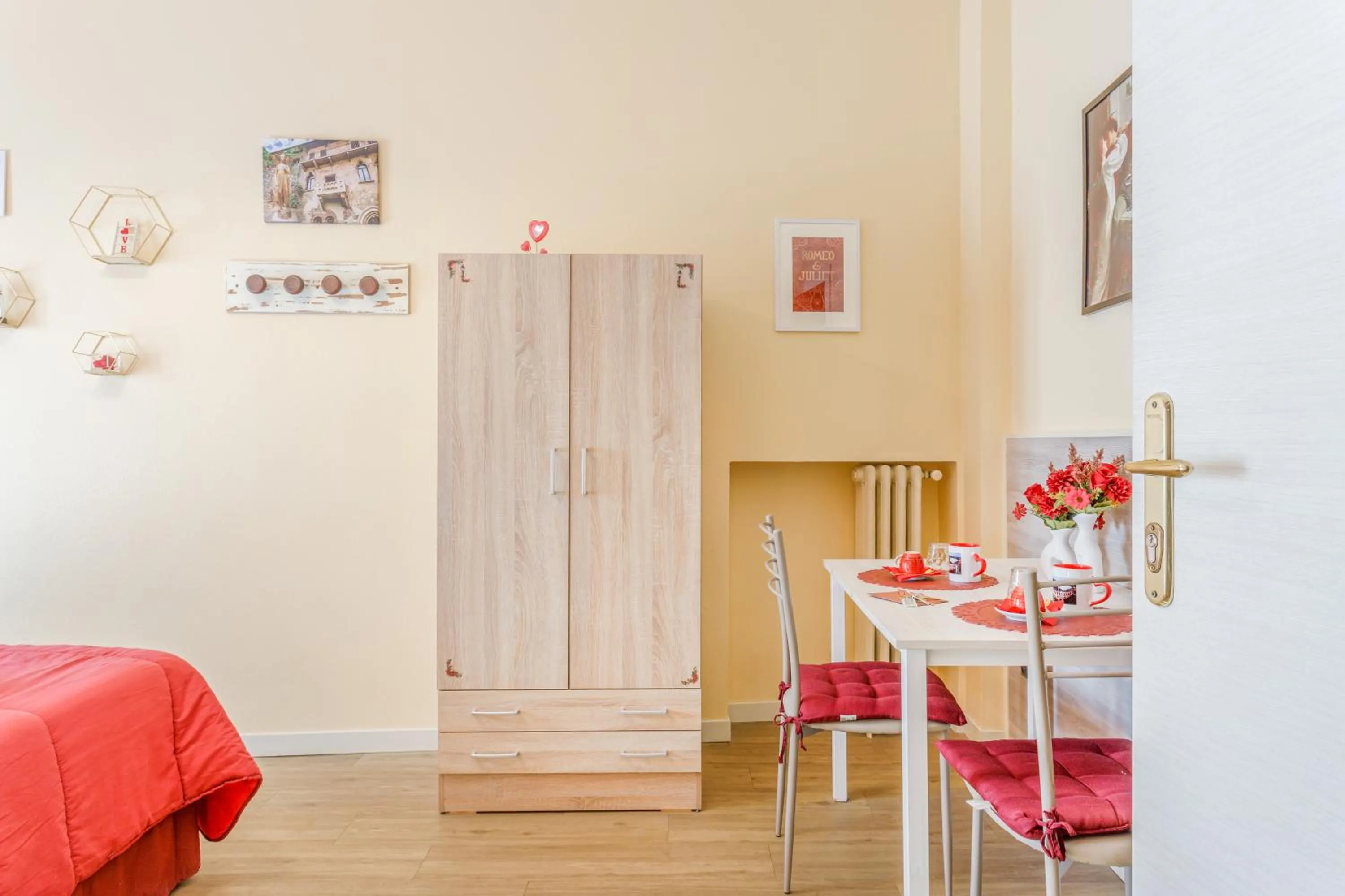 OPERA et LOVE - 200m dall'Arena con convenzione per Parcheggio e Colazione in pasticceria adiacente