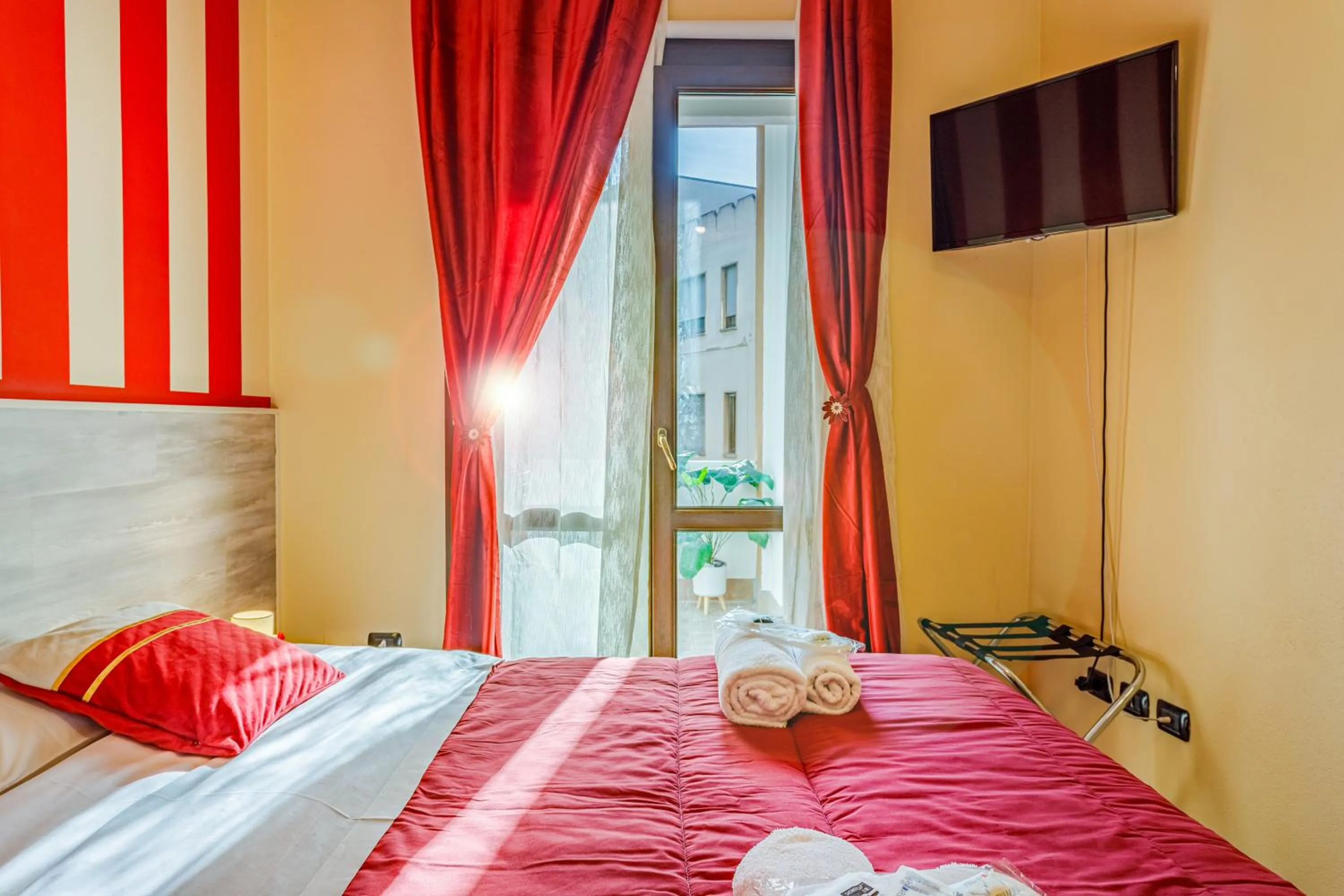 Bed in OPERA et LOVE - 200m dall'Arena con convenzione per Parcheggio e Colazione in pasticceria adiacente