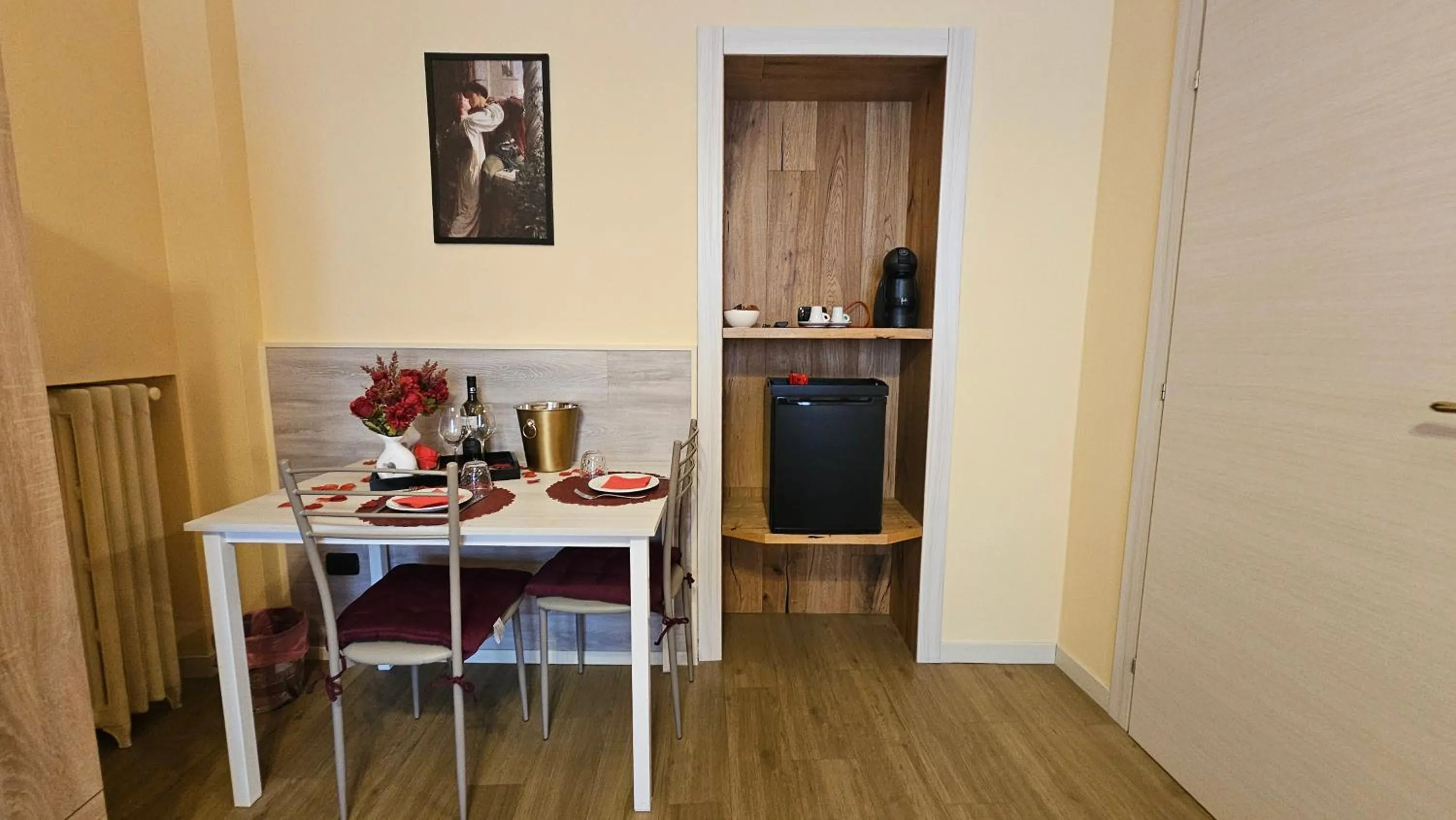 Coffee/tea facilities in Opera et Love