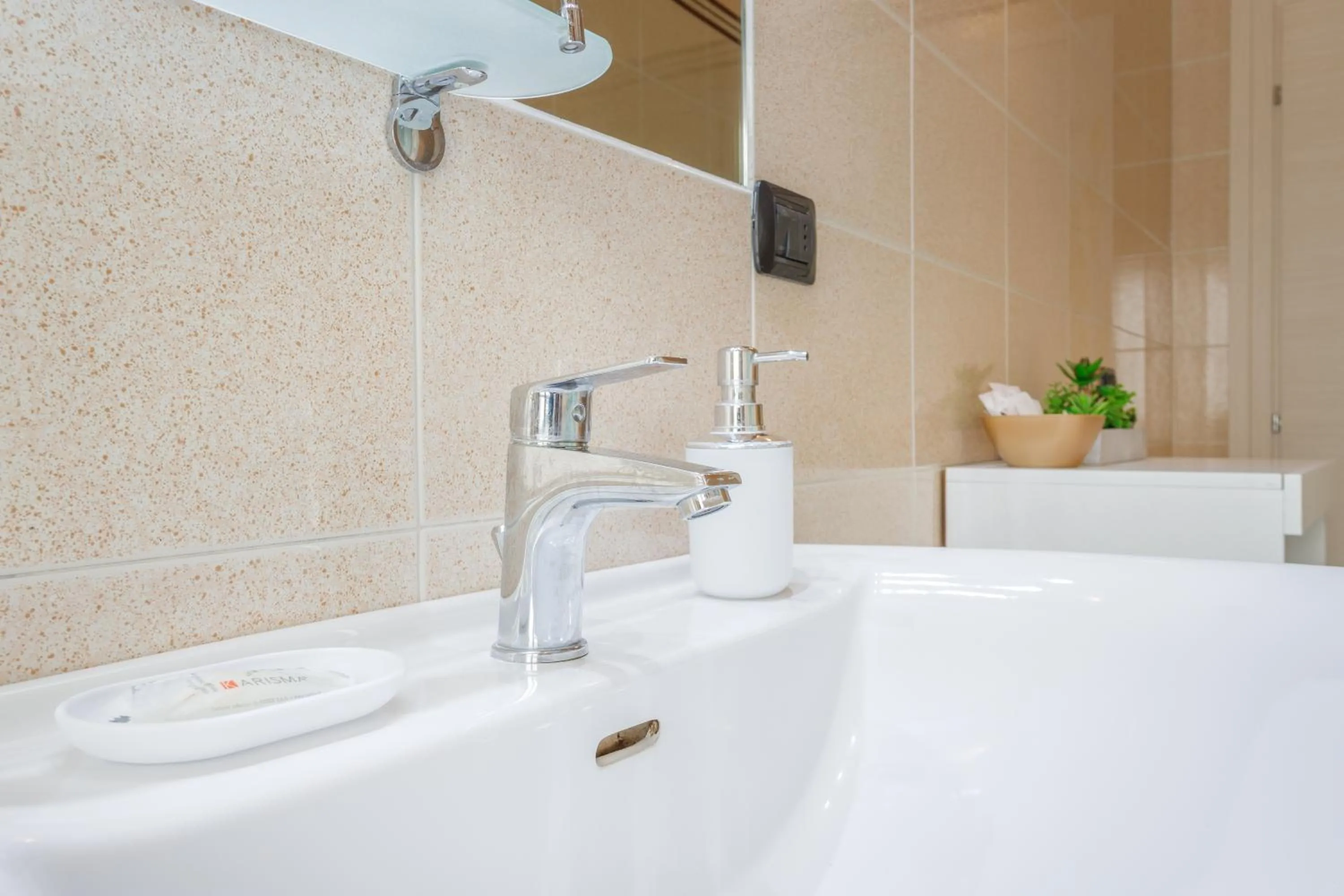 OPERA et LOVE - 200m dall'Arena con convenzione per Parcheggio e Colazione in pasticceria adiacente