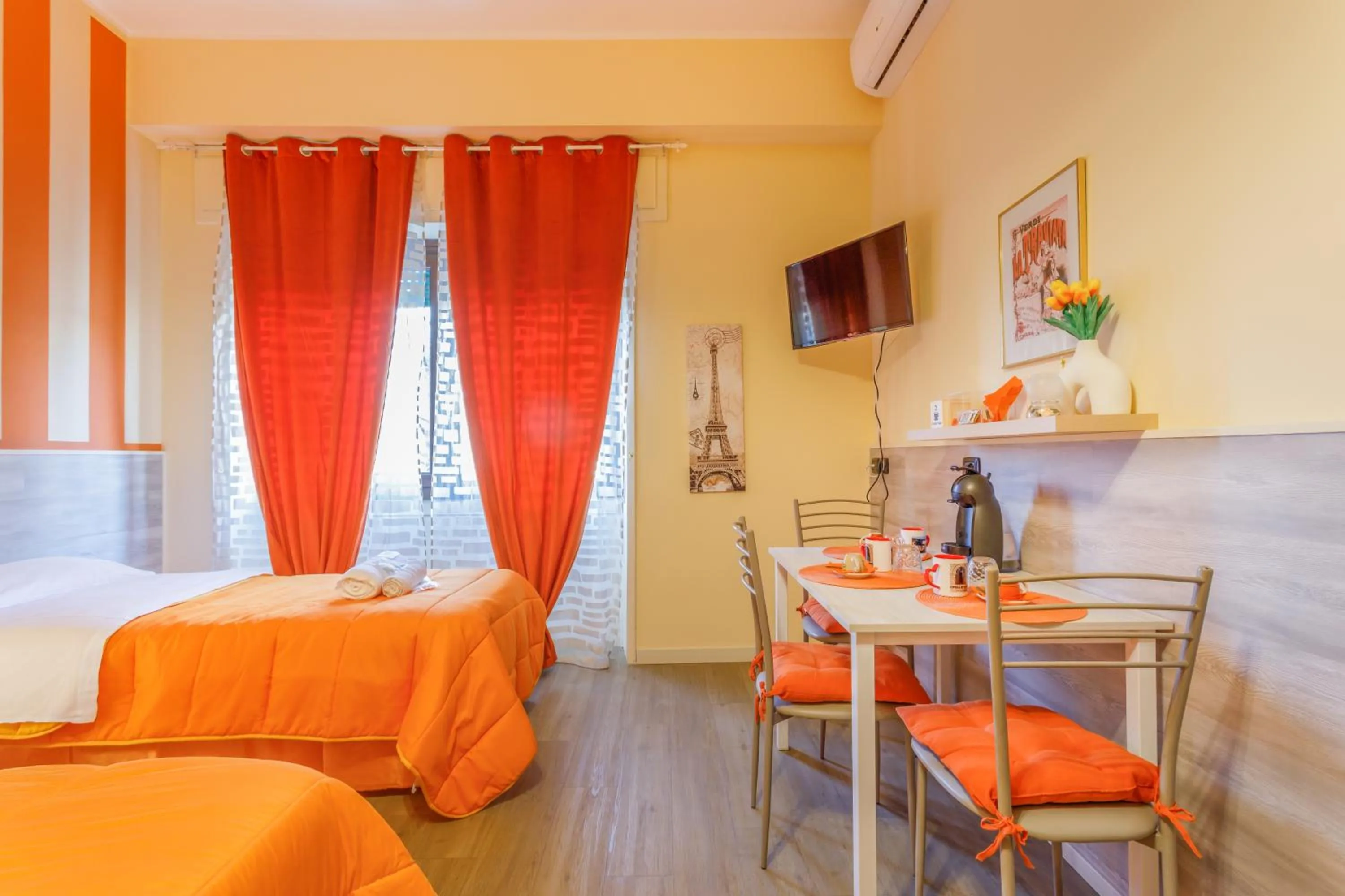 Bed in OPERA et LOVE - 200m dall'Arena con convenzione per Parcheggio e Colazione in pasticceria adiacente