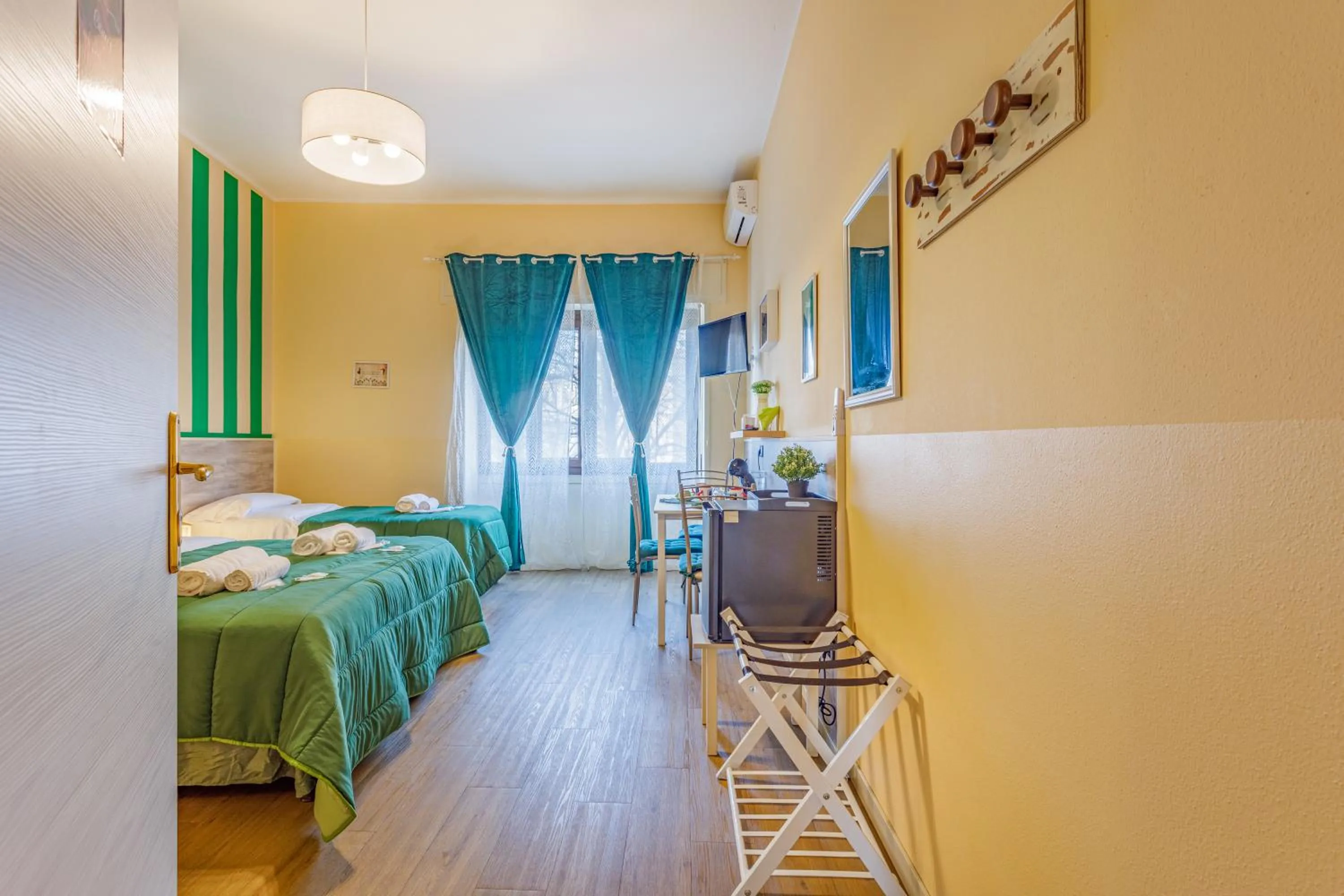 Bed in OPERA et LOVE - 200m dall'Arena con convenzione per Parcheggio e Colazione in pasticceria adiacente