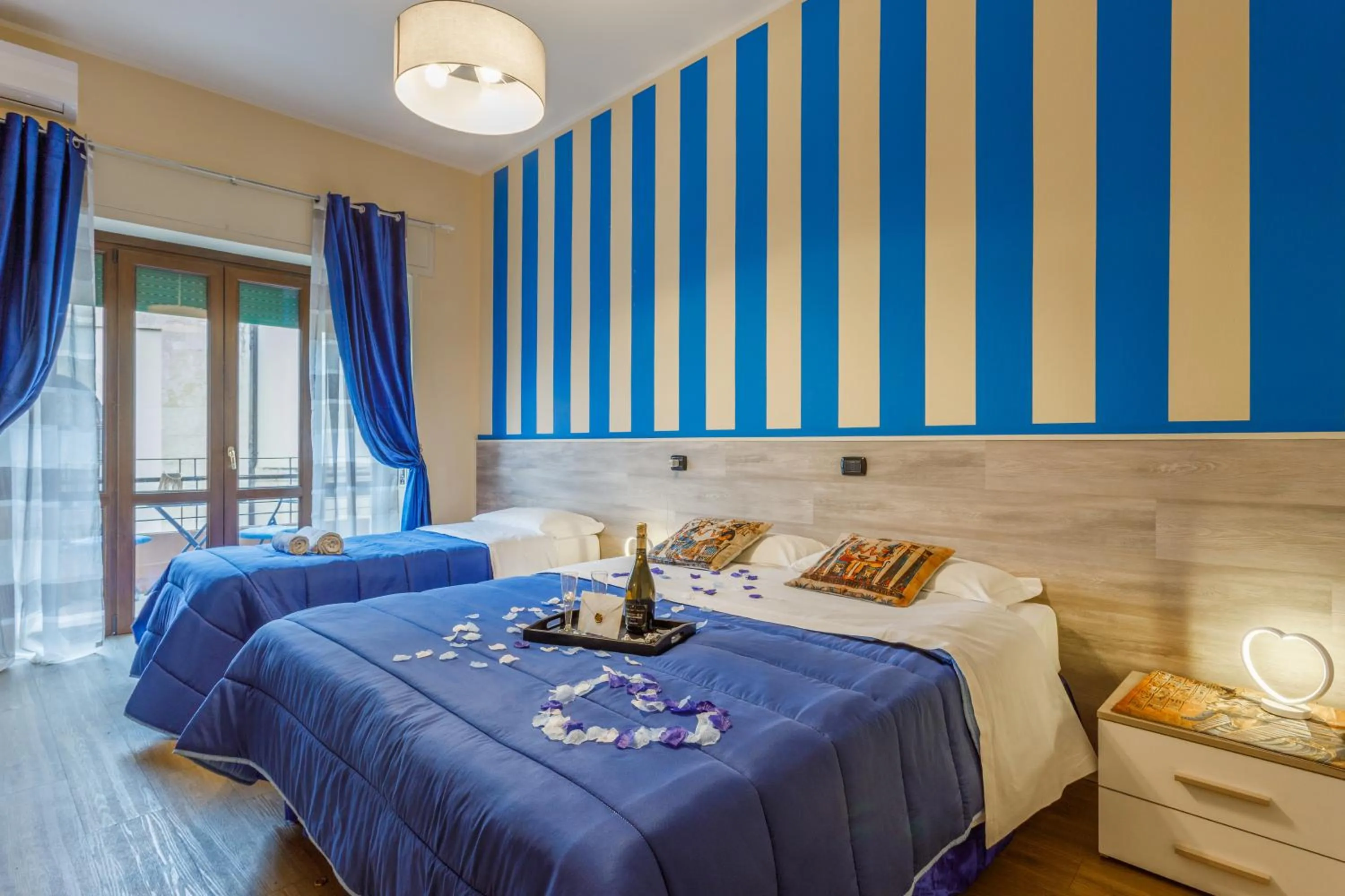 Bed in OPERA et LOVE - 200m dall'Arena con convenzione per Parcheggio e Colazione in pasticceria adiacente