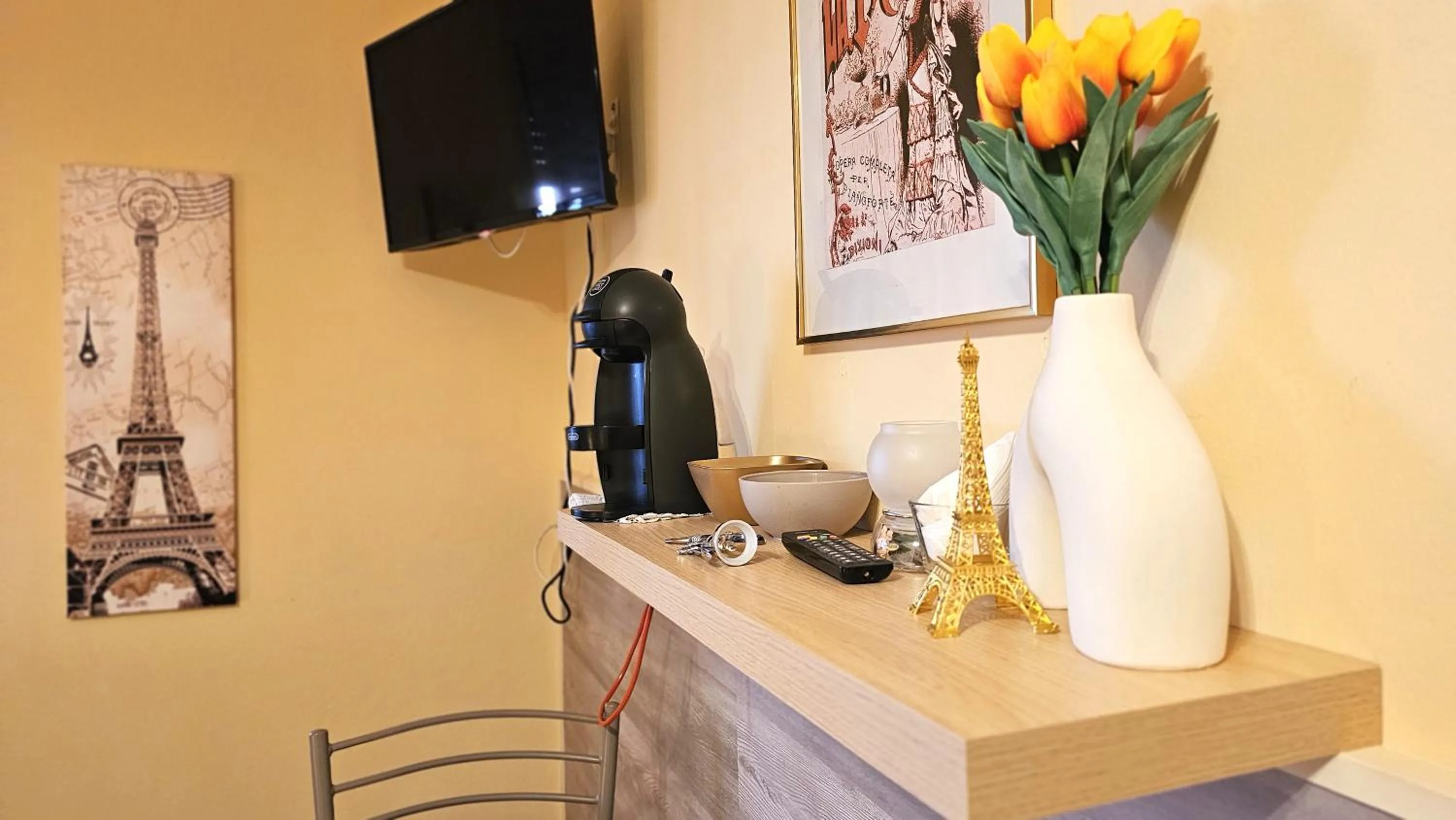 TV and multimedia in Opera et Love