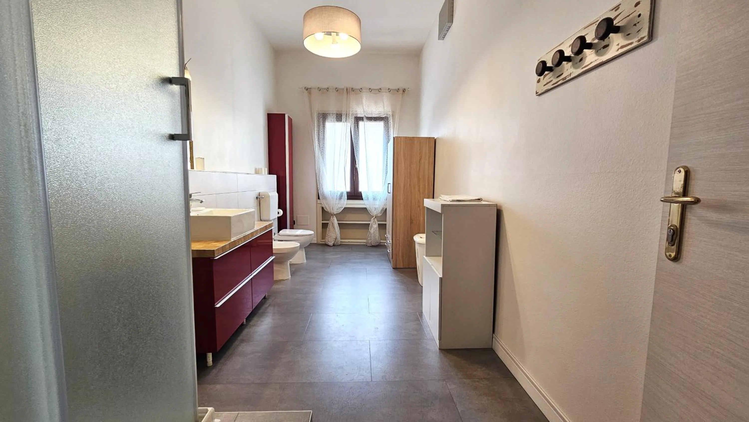 Bathroom, Bed in Opera et Love