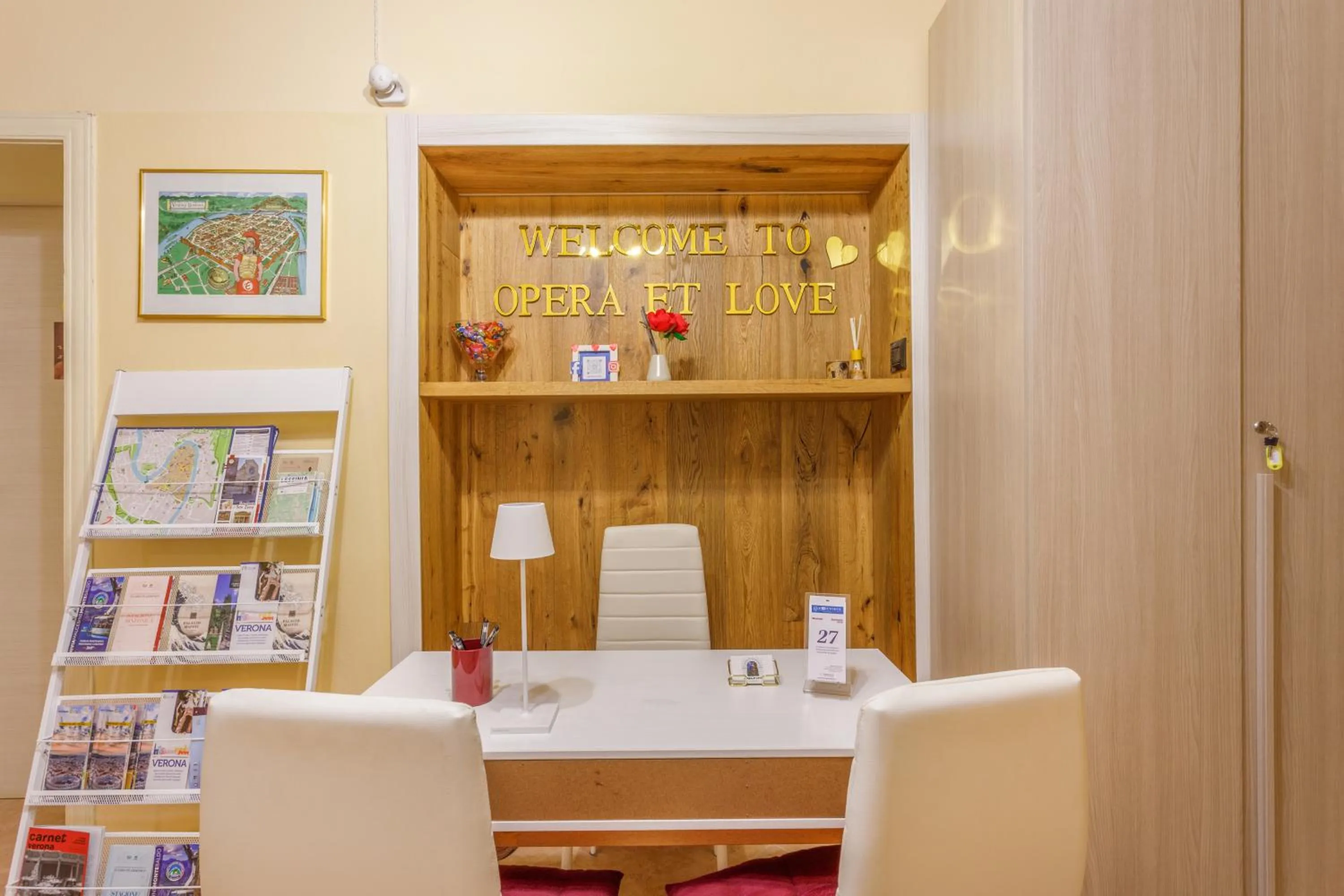 OPERA et LOVE - 200m dall'Arena con convenzione per Parcheggio e Colazione in pasticceria adiacente