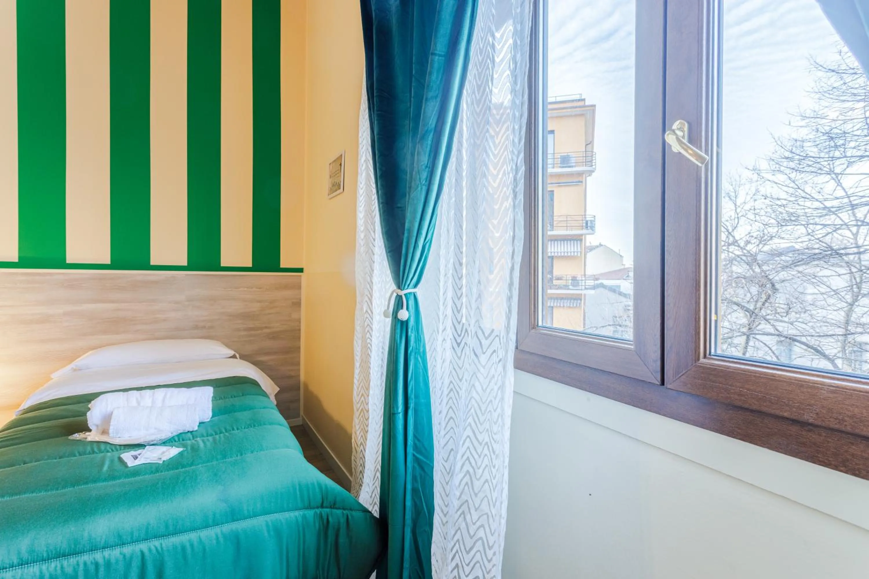 Bed in OPERA et LOVE - 200m dall'Arena con convenzione per Parcheggio e Colazione in pasticceria adiacente