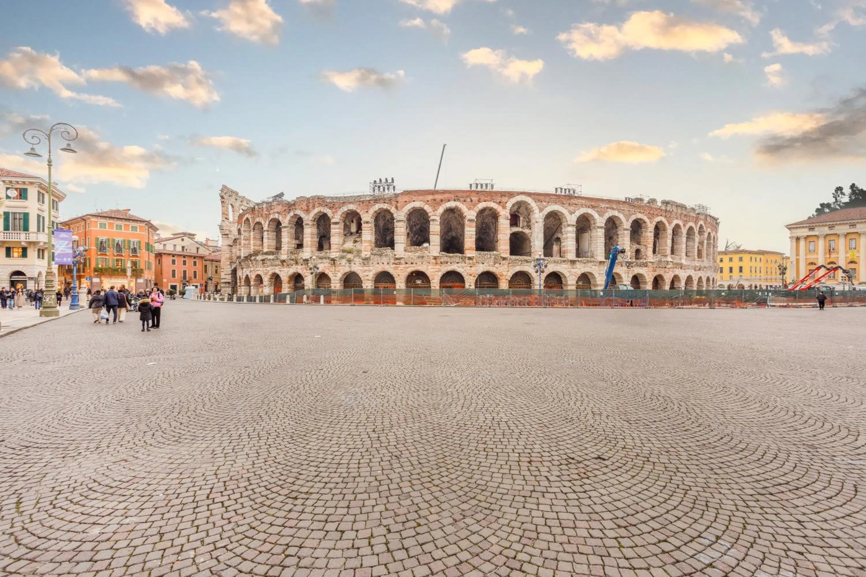 OPERA et LOVE - 200m dall'Arena con convenzione per Parcheggio e Colazione in pasticceria adiacente