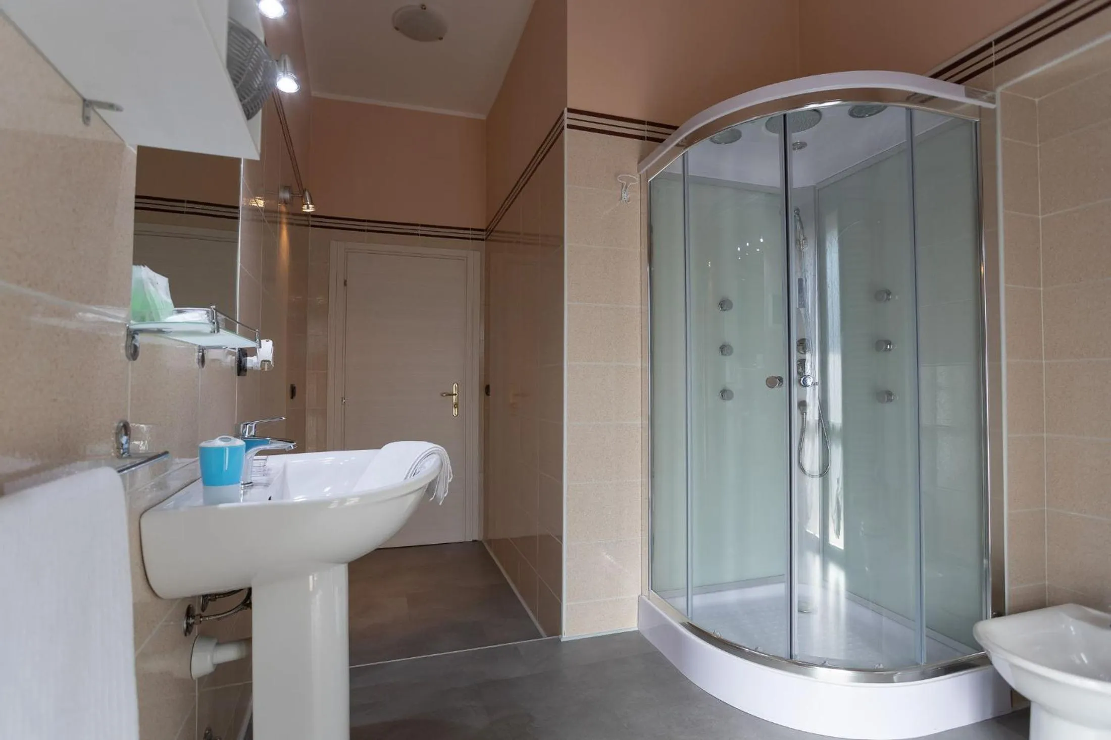 Shower in L'OPERA ROOMS