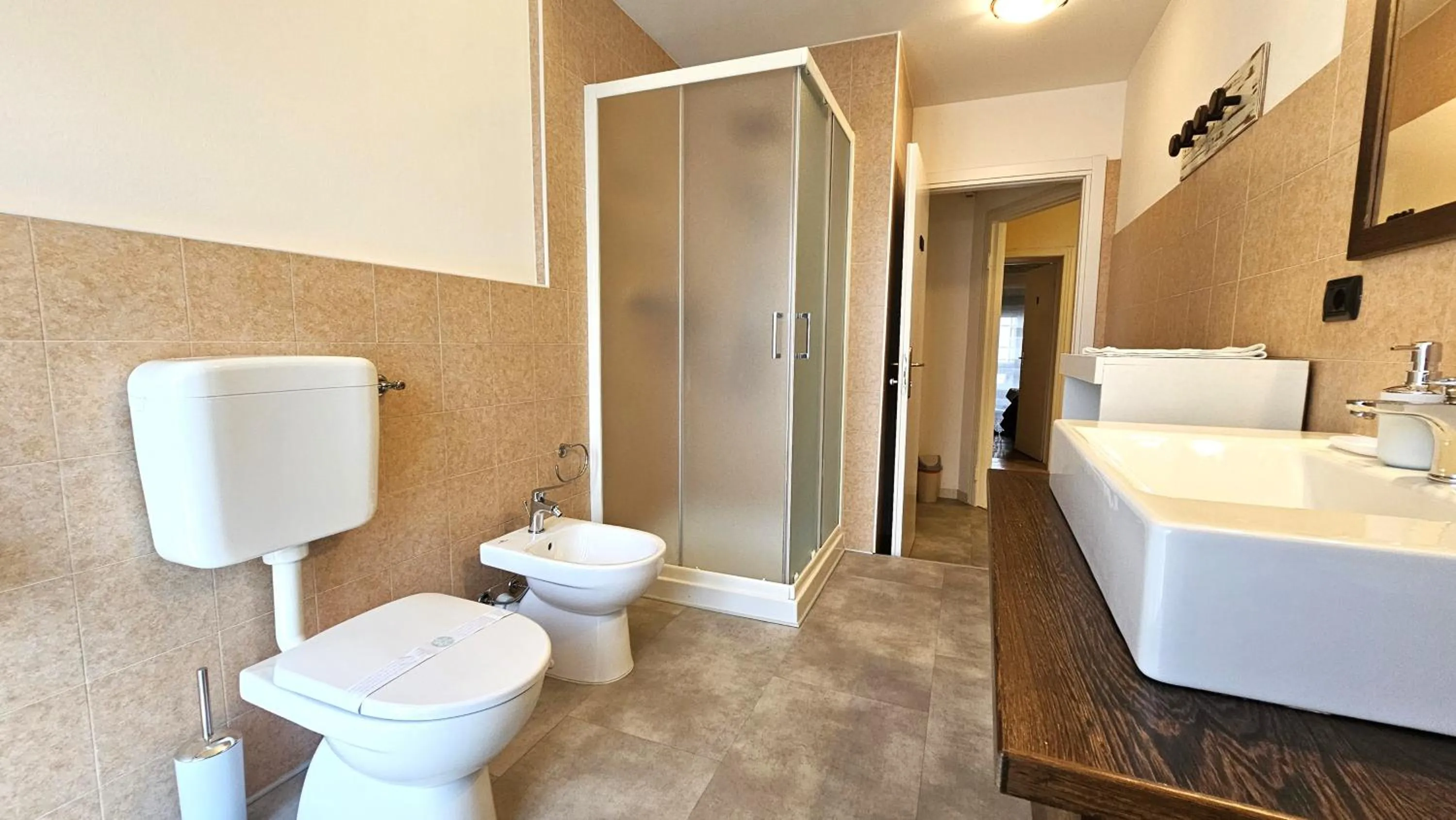 Shower in Opera et Love