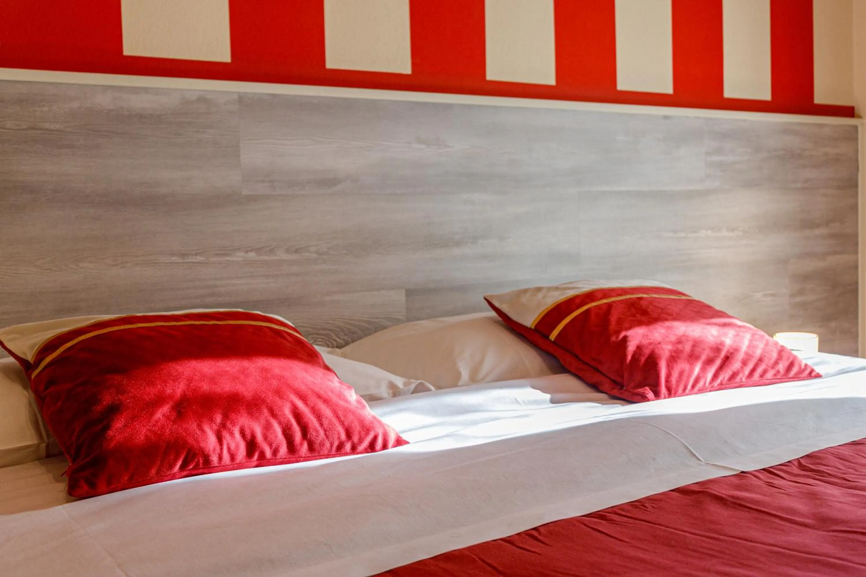 Bed in OPERA et LOVE - 200m dall'Arena con convenzione per Parcheggio e Colazione in pasticceria adiacente