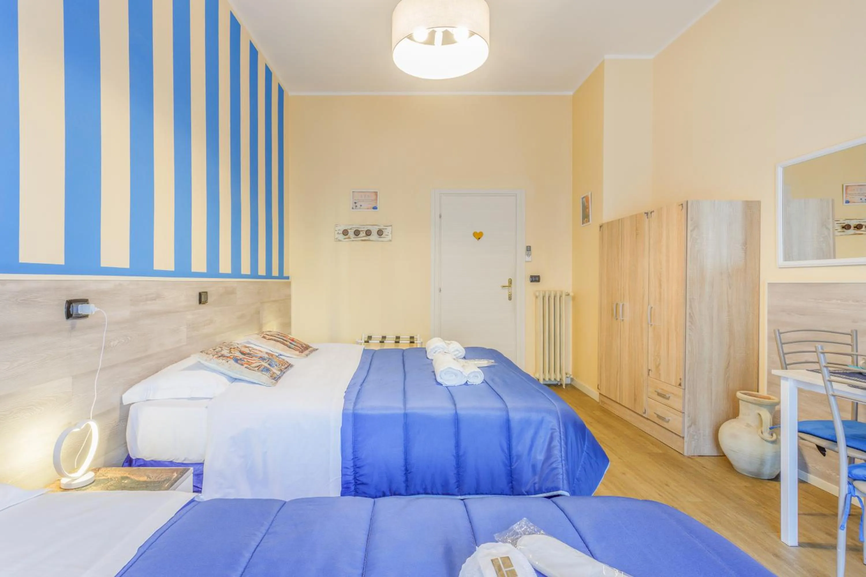 Bed in OPERA et LOVE - 200m dall'Arena con convenzione per Parcheggio e Colazione in pasticceria adiacente