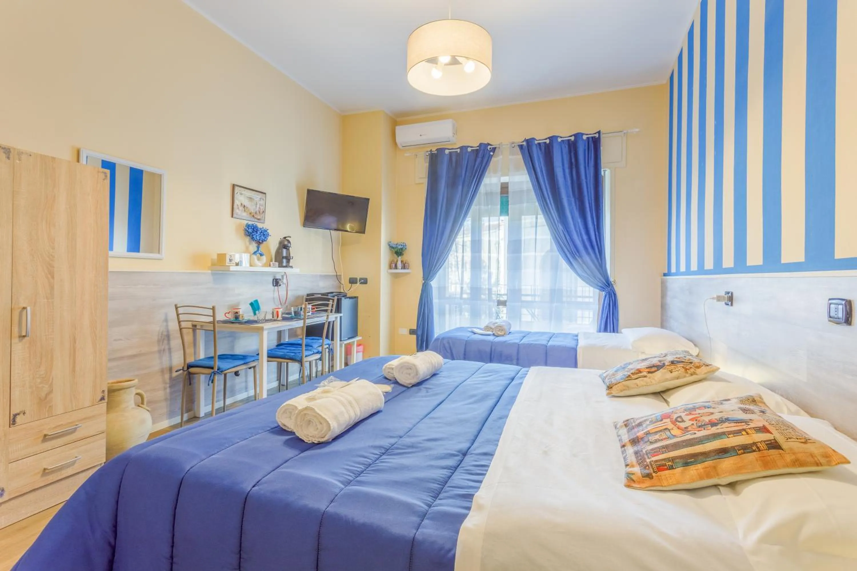 Bed in OPERA et LOVE - 200m dall'Arena con convenzione per Parcheggio e Colazione in pasticceria adiacente