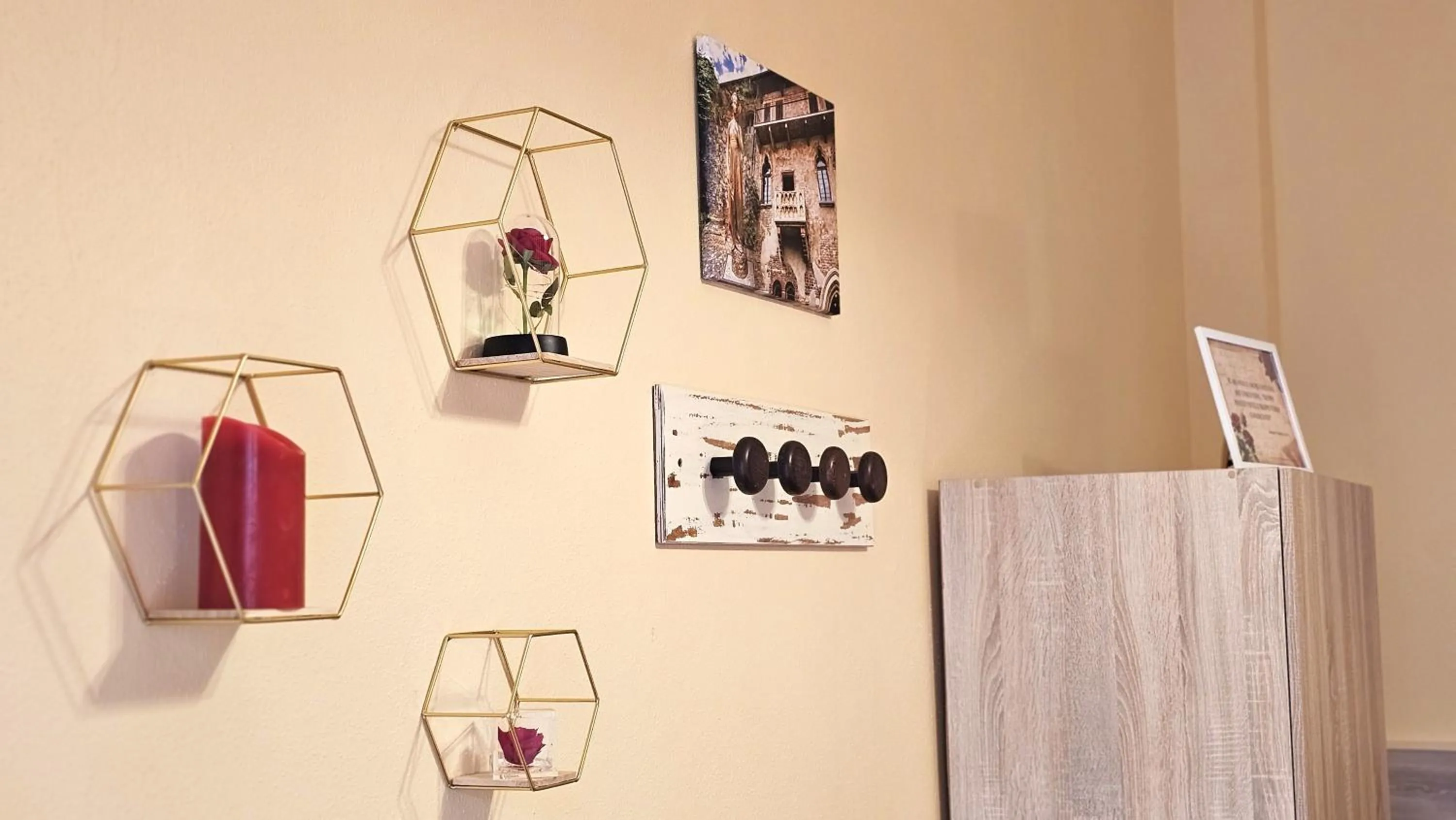 wardrobe in Opera et Love