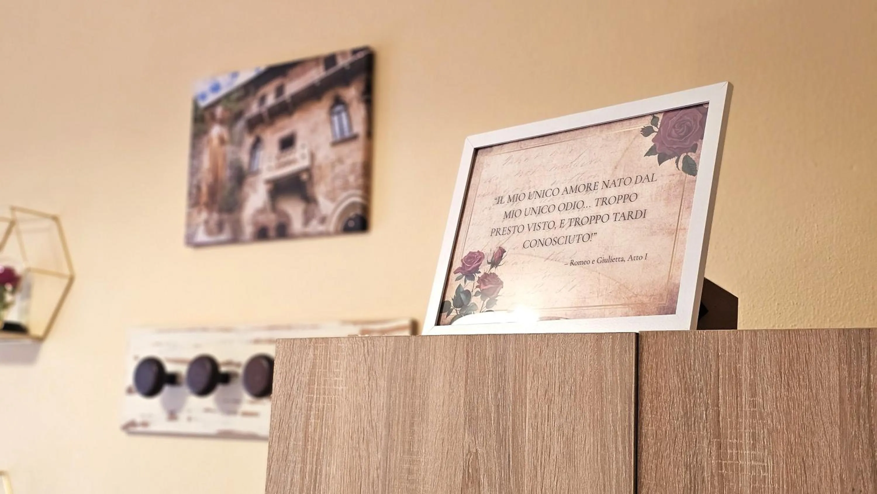 Text overlay in Opera et Love