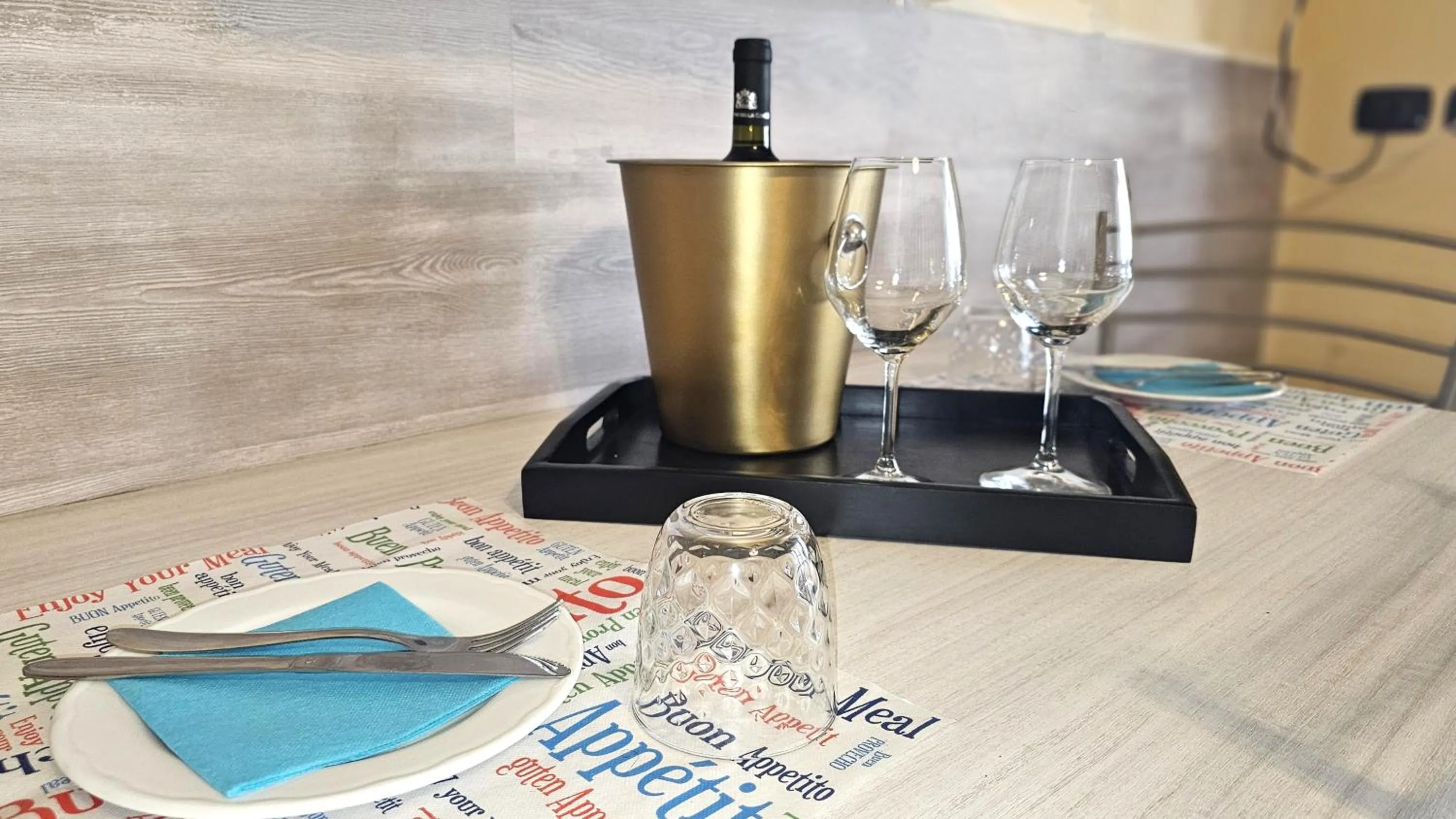 Food and drinks in Opera et Love