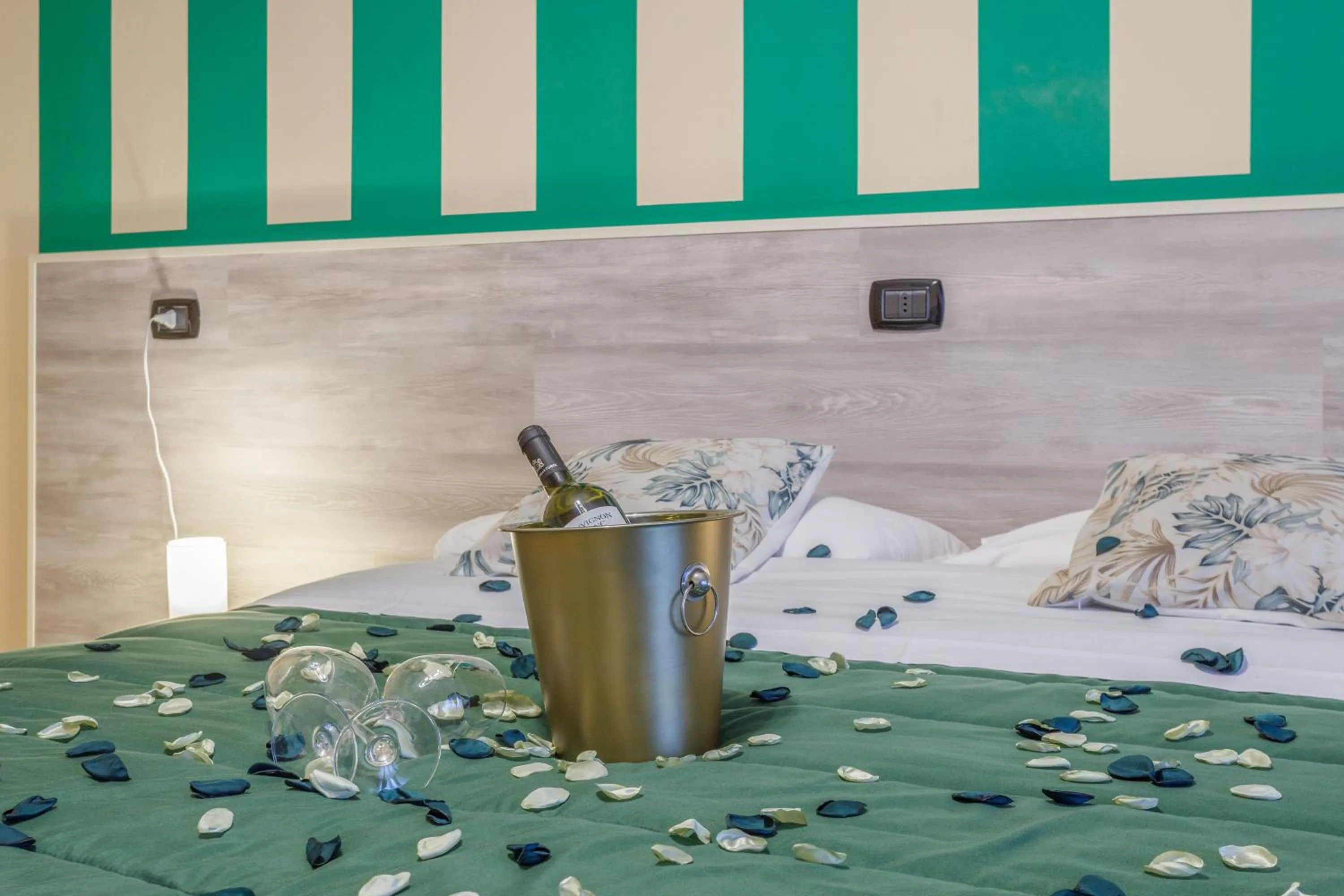 Bed in OPERA et LOVE - 200m dall'Arena con convenzione per Parcheggio e Colazione in pasticceria adiacente