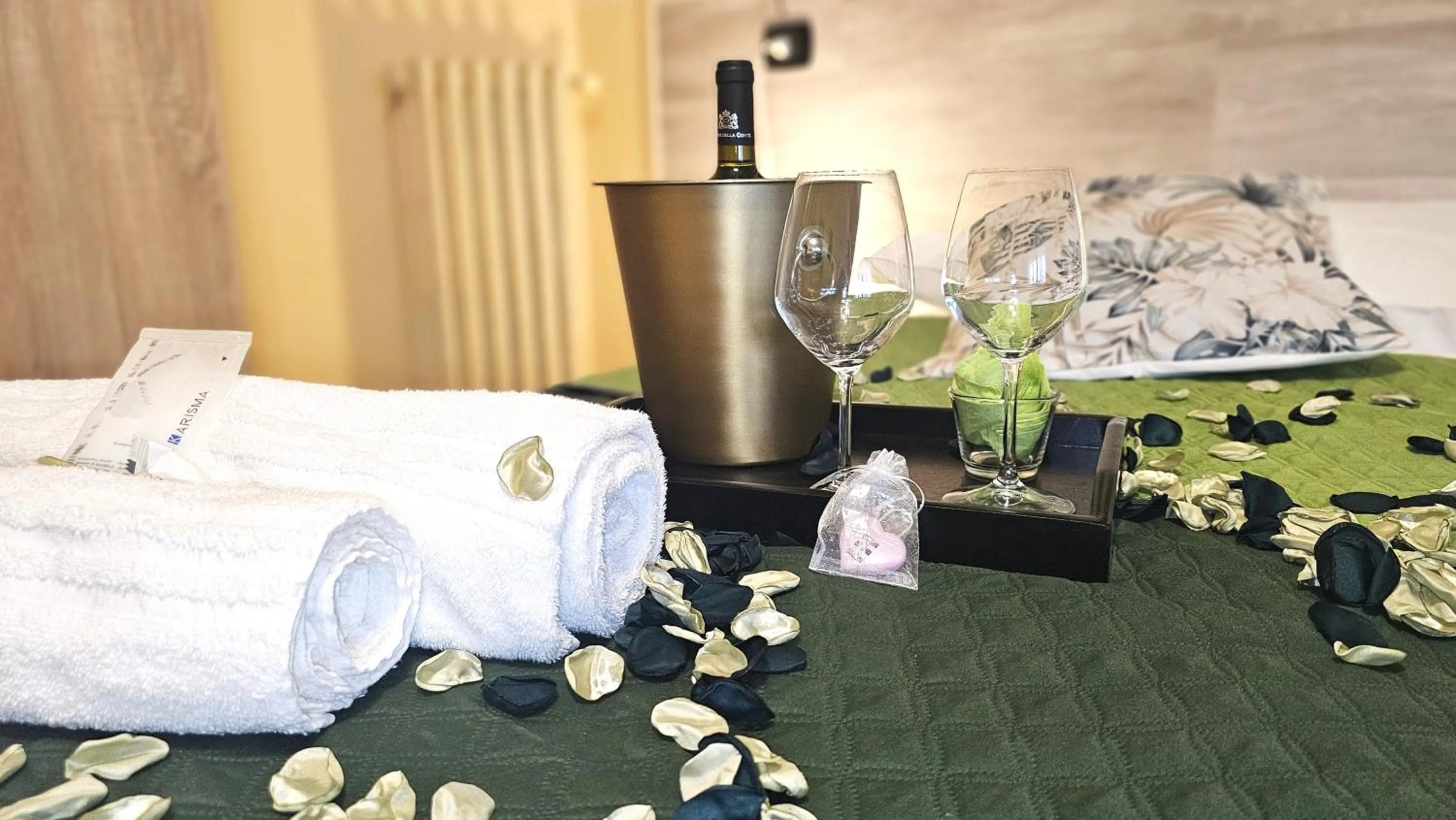 Bed in Opera et Love