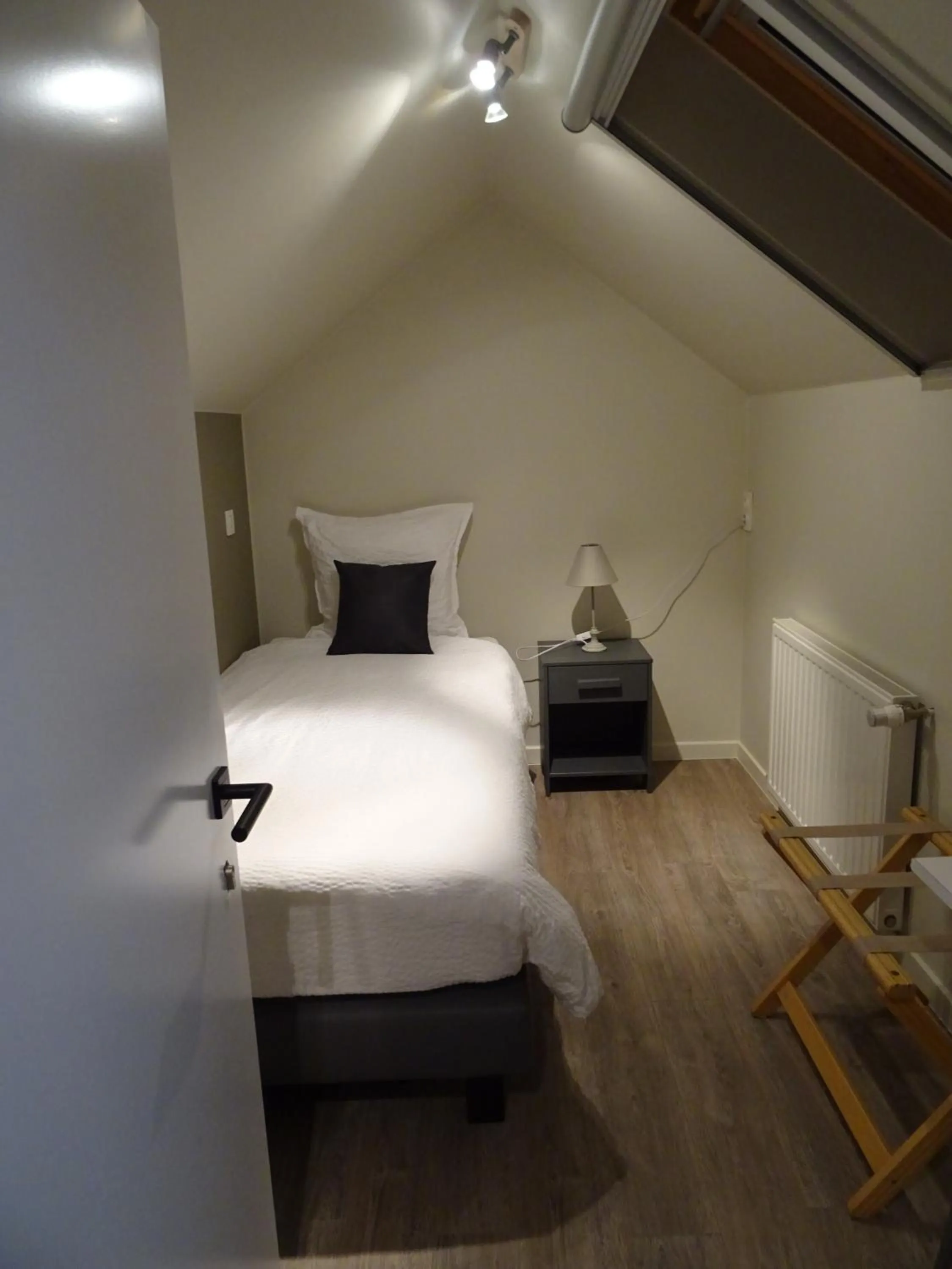 Photo of the whole room, Bed in D'Hommelbelle