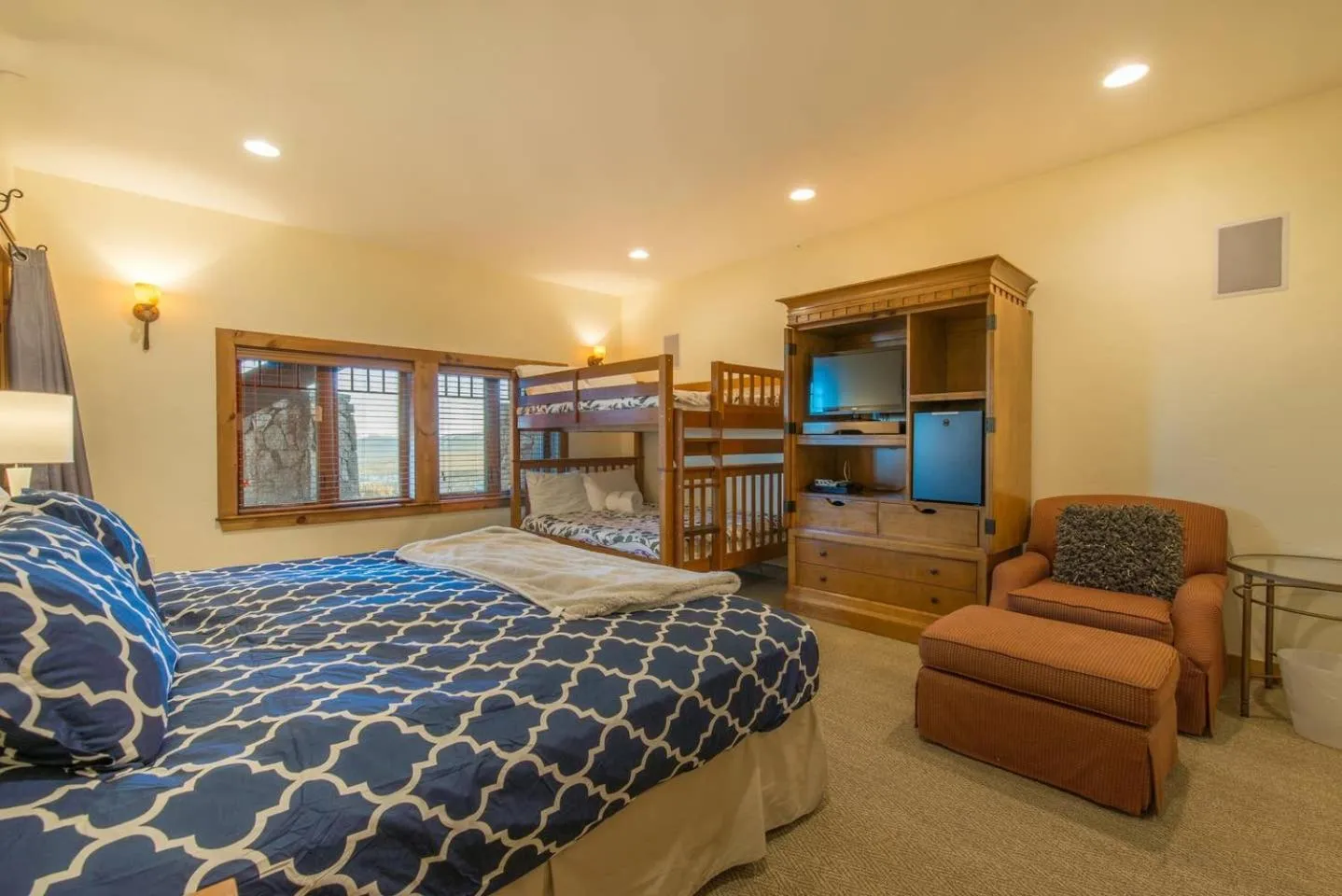 Bed in Skislope-Tahoe Villa