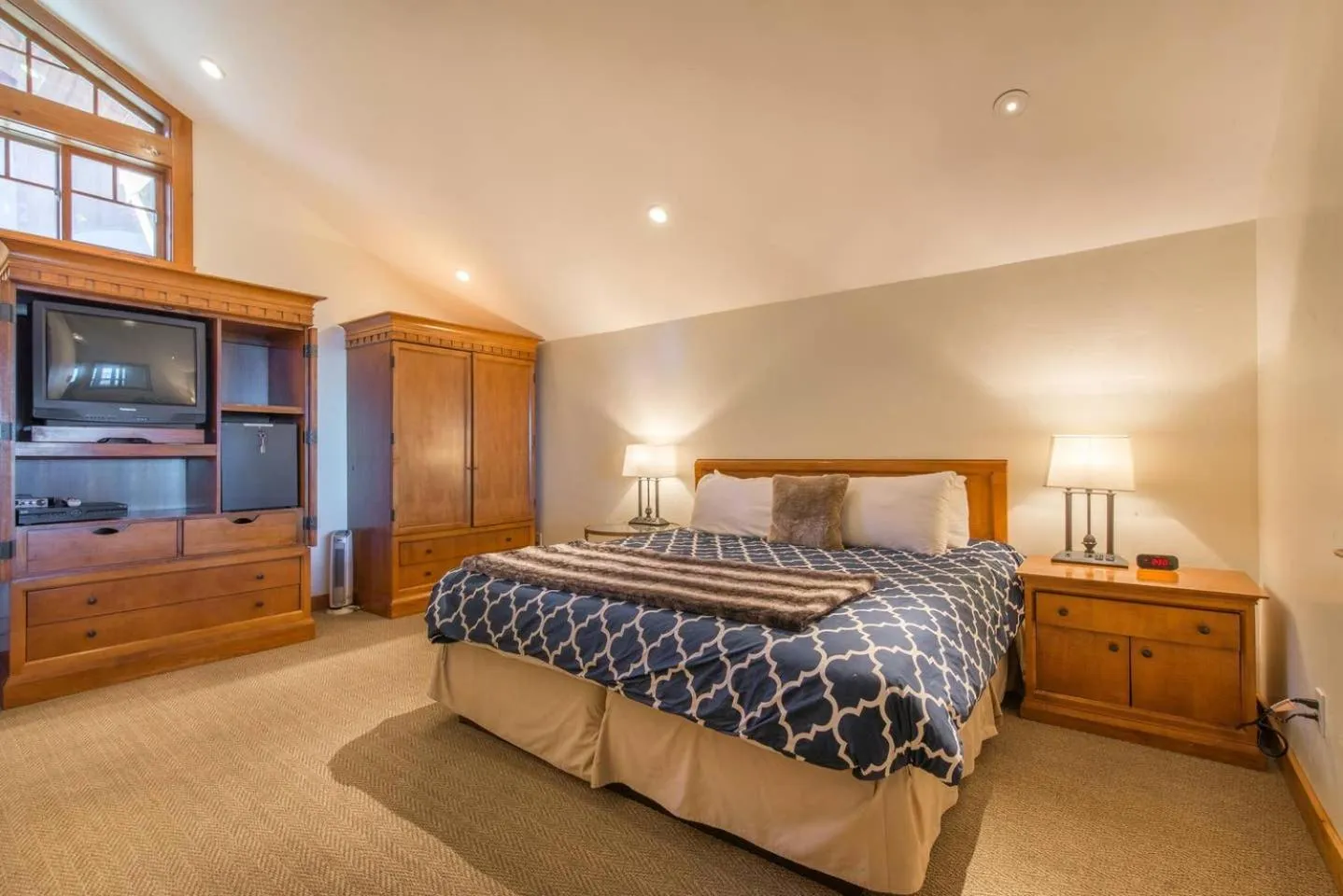 Bed in Skislope-Tahoe Villa
