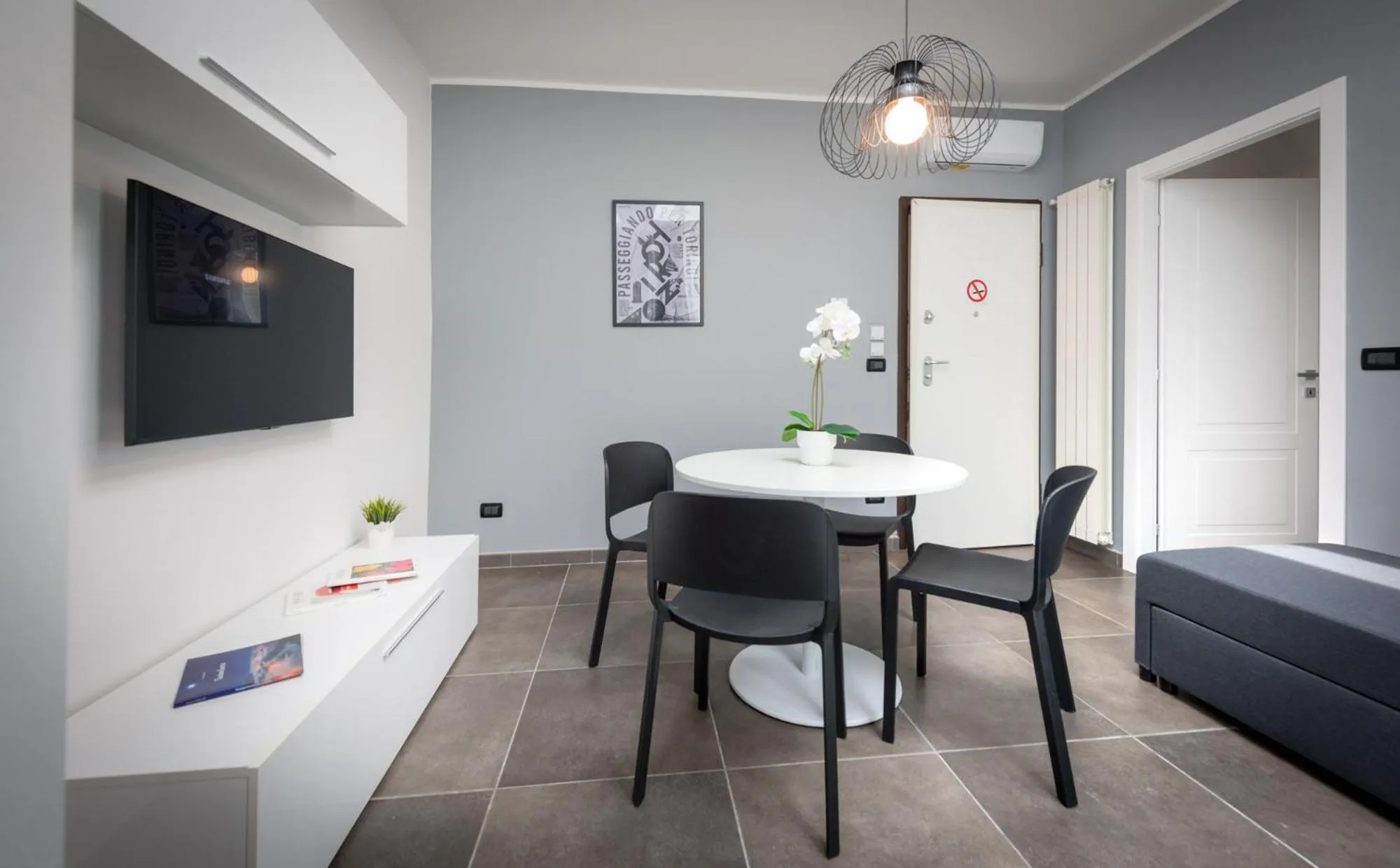 TV and multimedia in TURINHOMETOWN Residence Apartments