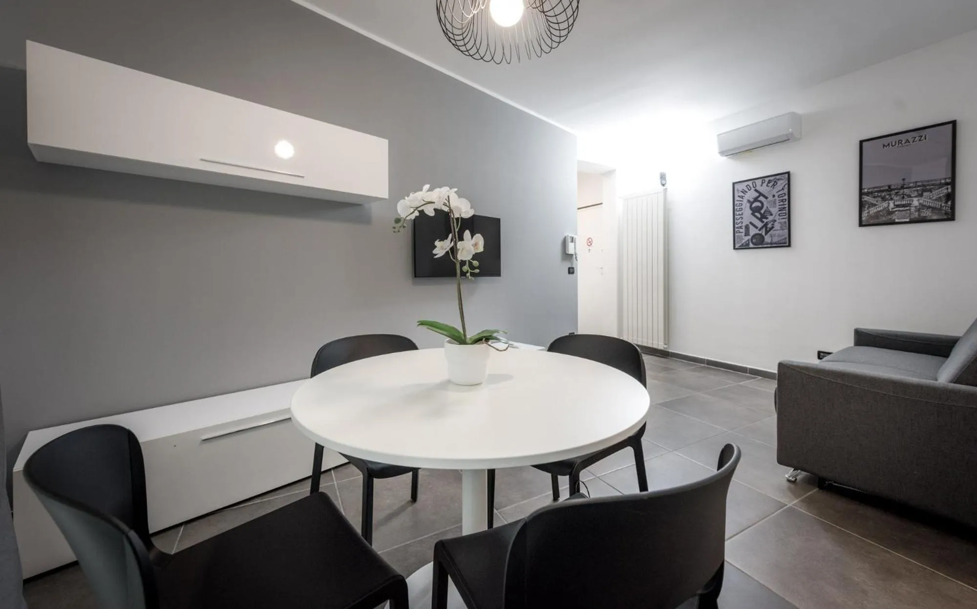 TV and multimedia in TURINHOMETOWN Residence Apartments