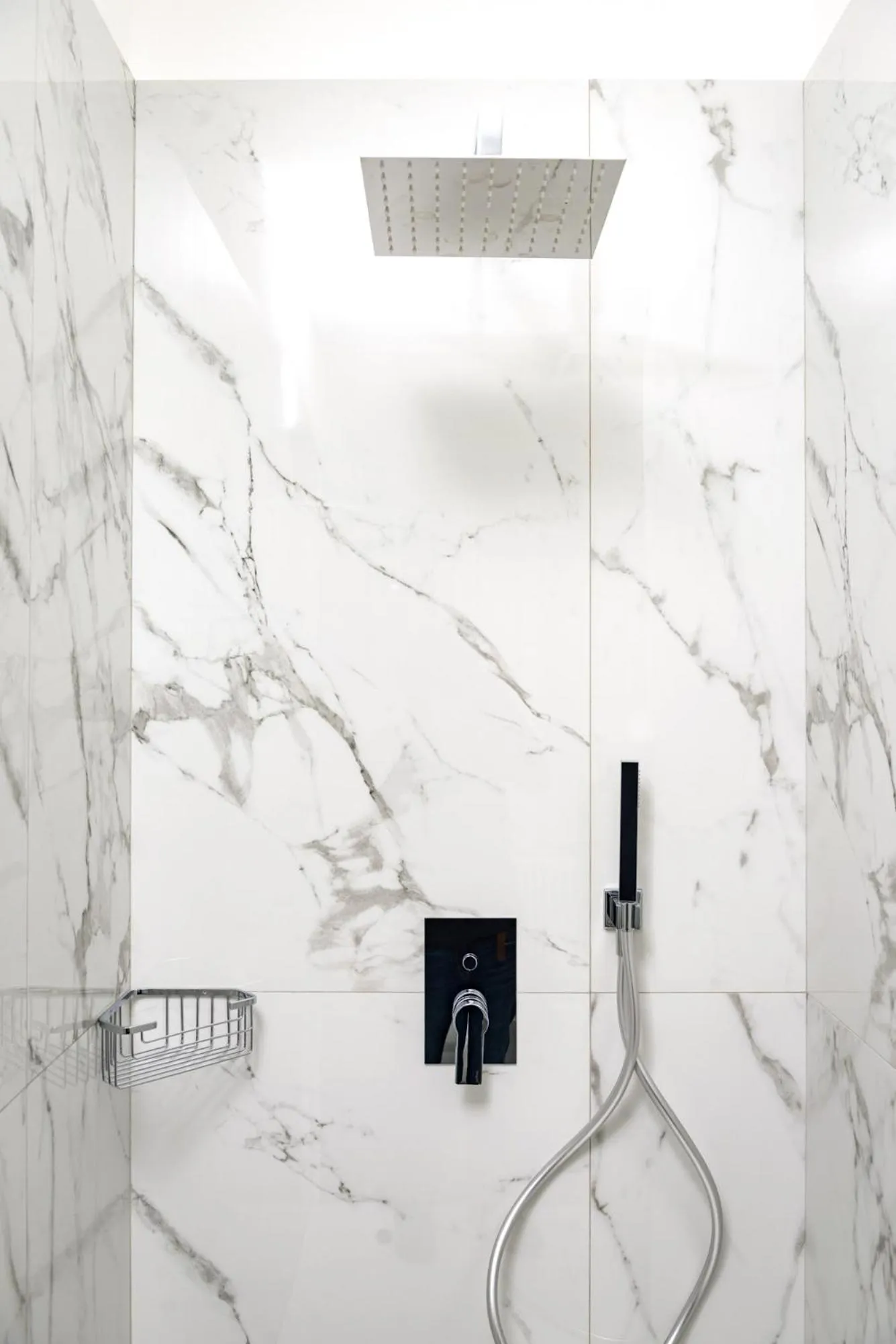 Shower in TURINHOMETOWN Residence Apartments