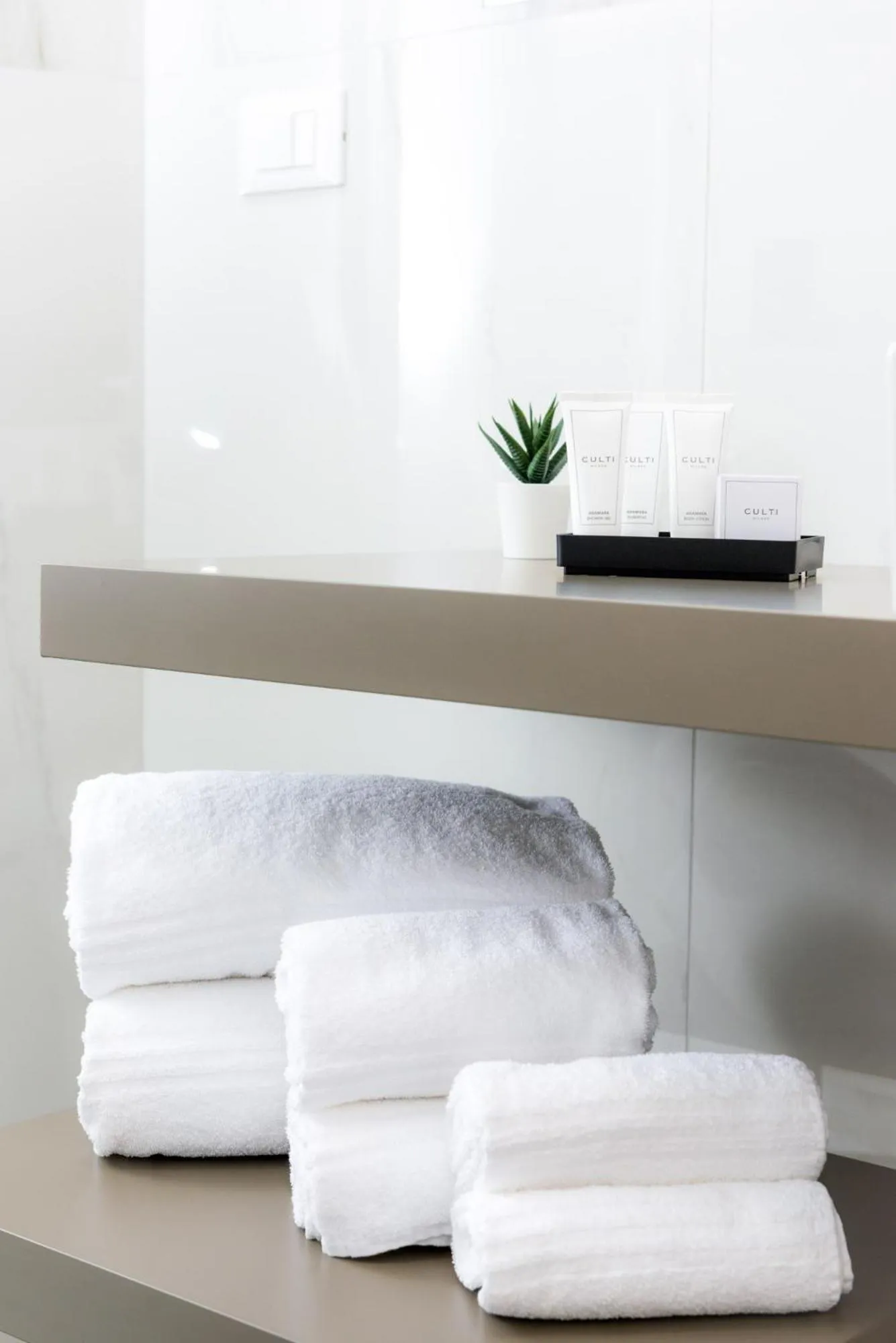 Bathroom, Bed in TURINHOMETOWN Residence Apartments