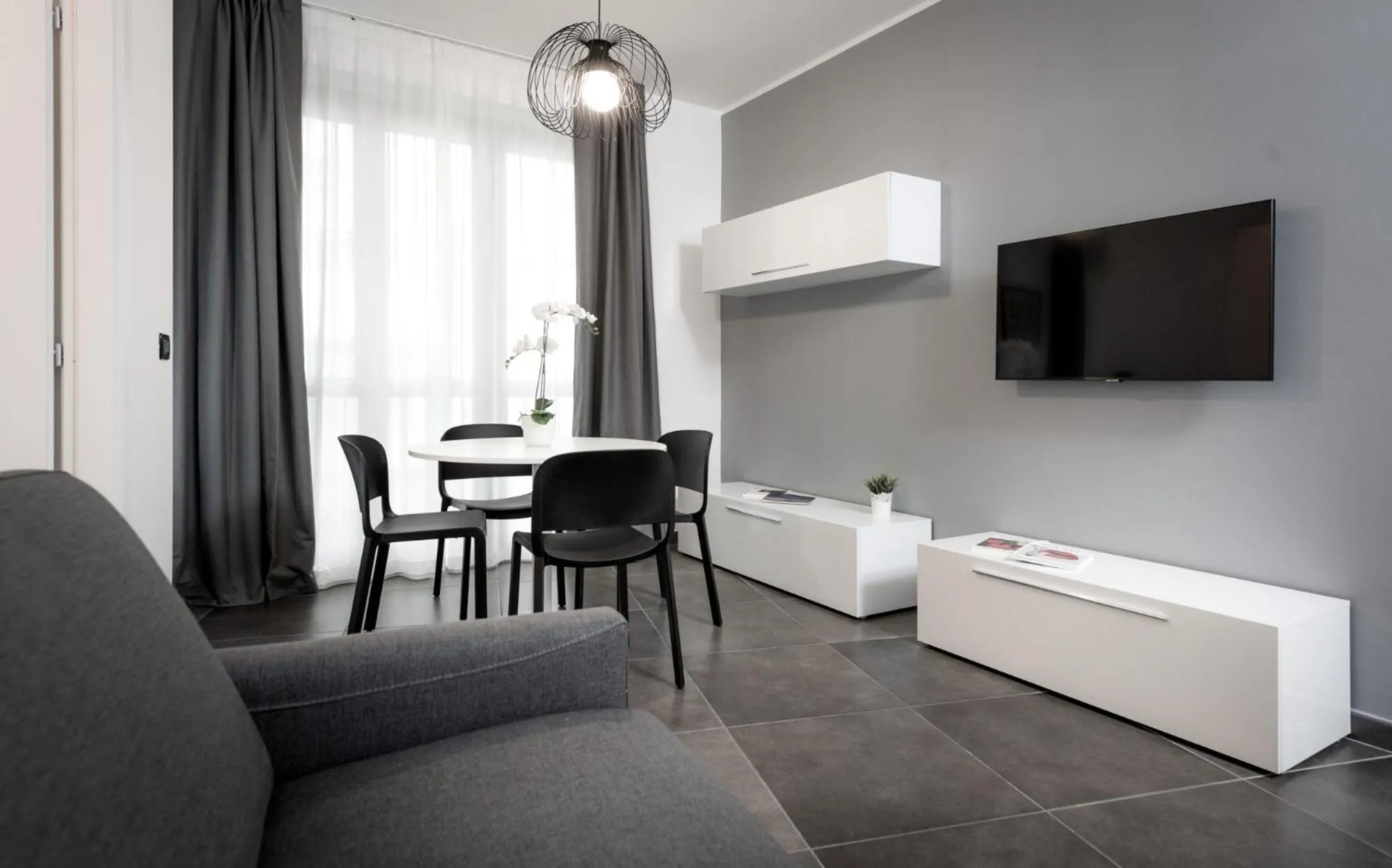 TV and multimedia in TURINHOMETOWN Residence Apartments