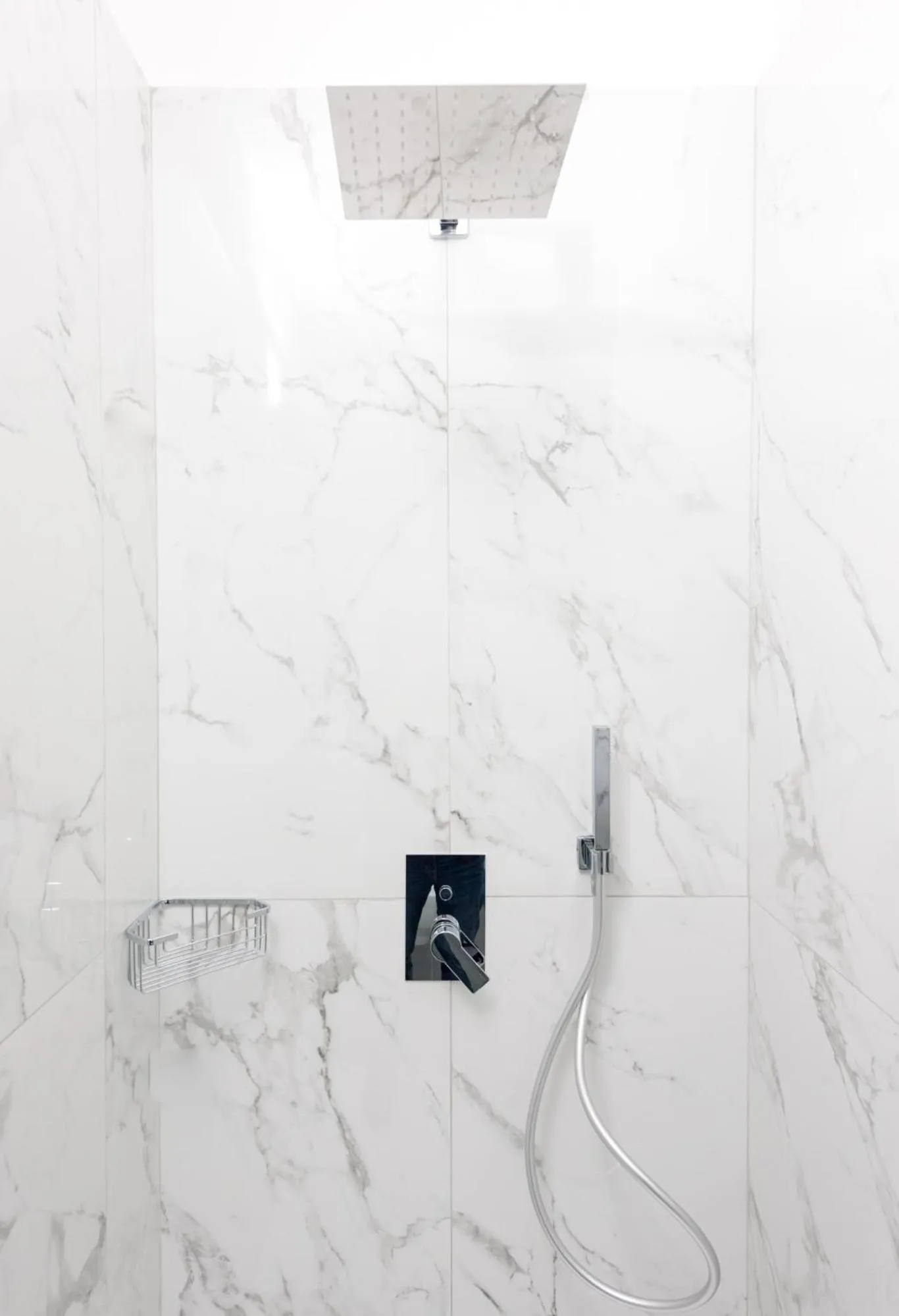 Shower in TURINHOMETOWN Residence Apartments