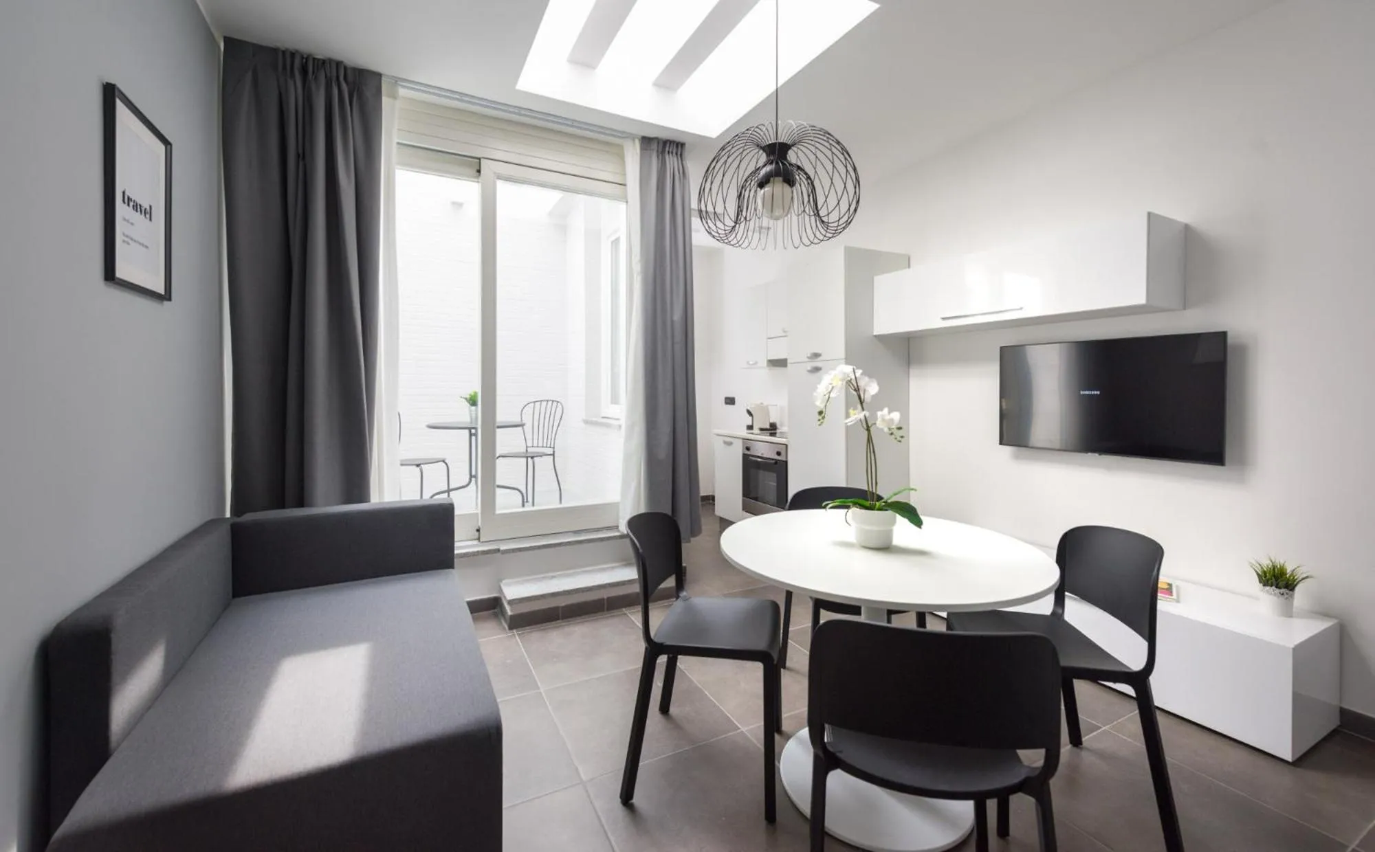 TV and multimedia in TURINHOMETOWN Residence Apartments