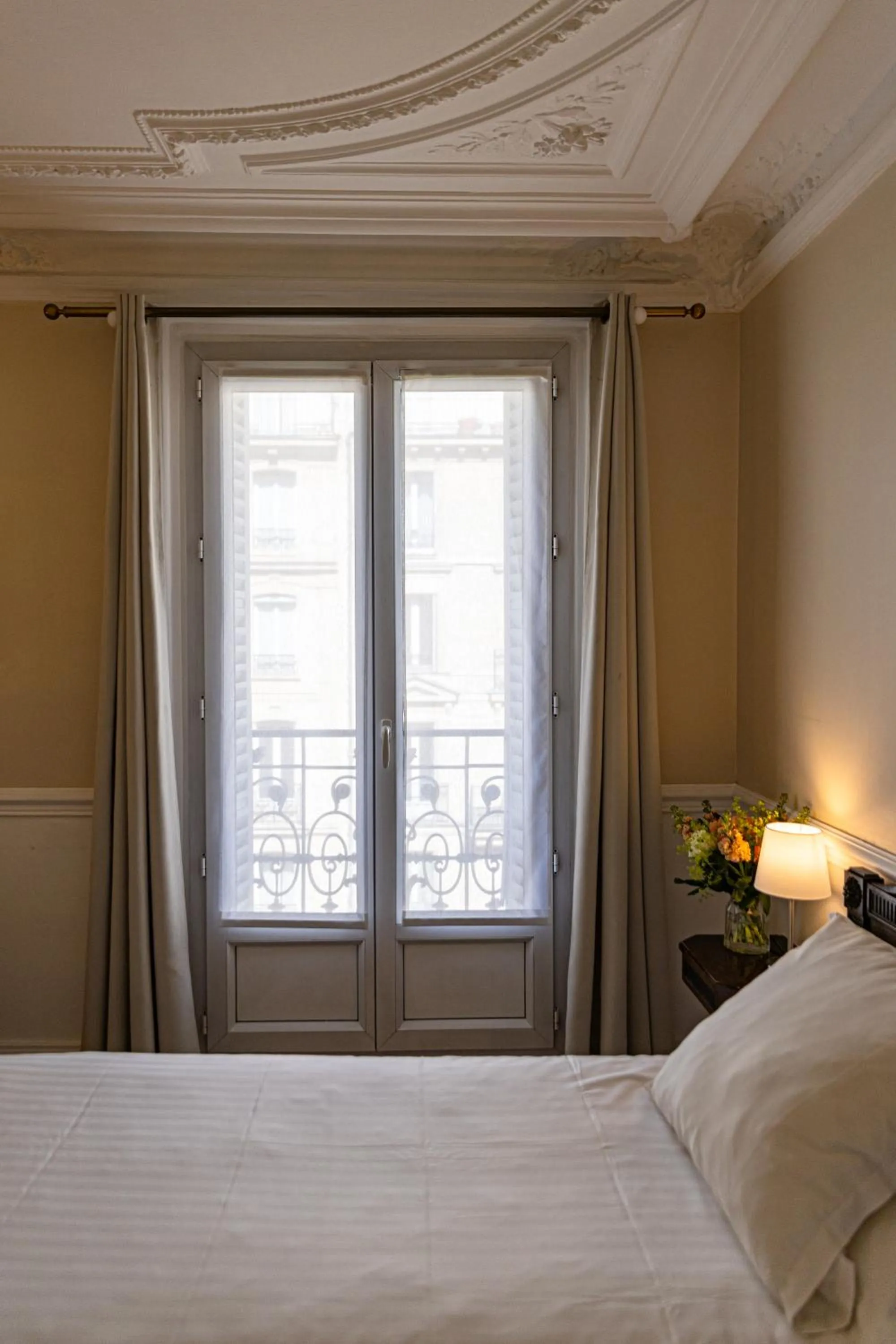 Bed in Hotel Claude Bernard Saint-Germain